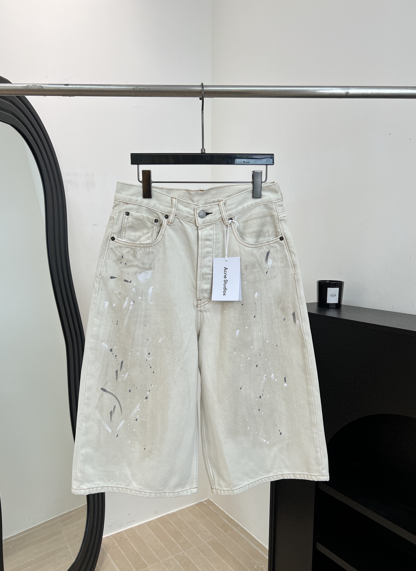 NO:844955,Acne Studio* new spring and summer style distressed denim shorts with ink splash, made of pure cotton, distressed to give a retro faded texture, painted spots with hand-splash effect, loose fit, same style for men and women, size XXS XS S M L XL,,acne studios,dior,shorts,19860909Acne Studio* 春夏新款 泼墨做旧牛仔短裤、采用纯棉材质、做旧处理呈现出复古褪色的质感、手工泼墨效果的彩绘斑点、宽松版型、男女同款 码数XXS XS S M L XL,,acne studios,dior,shorts,,Women's clothing