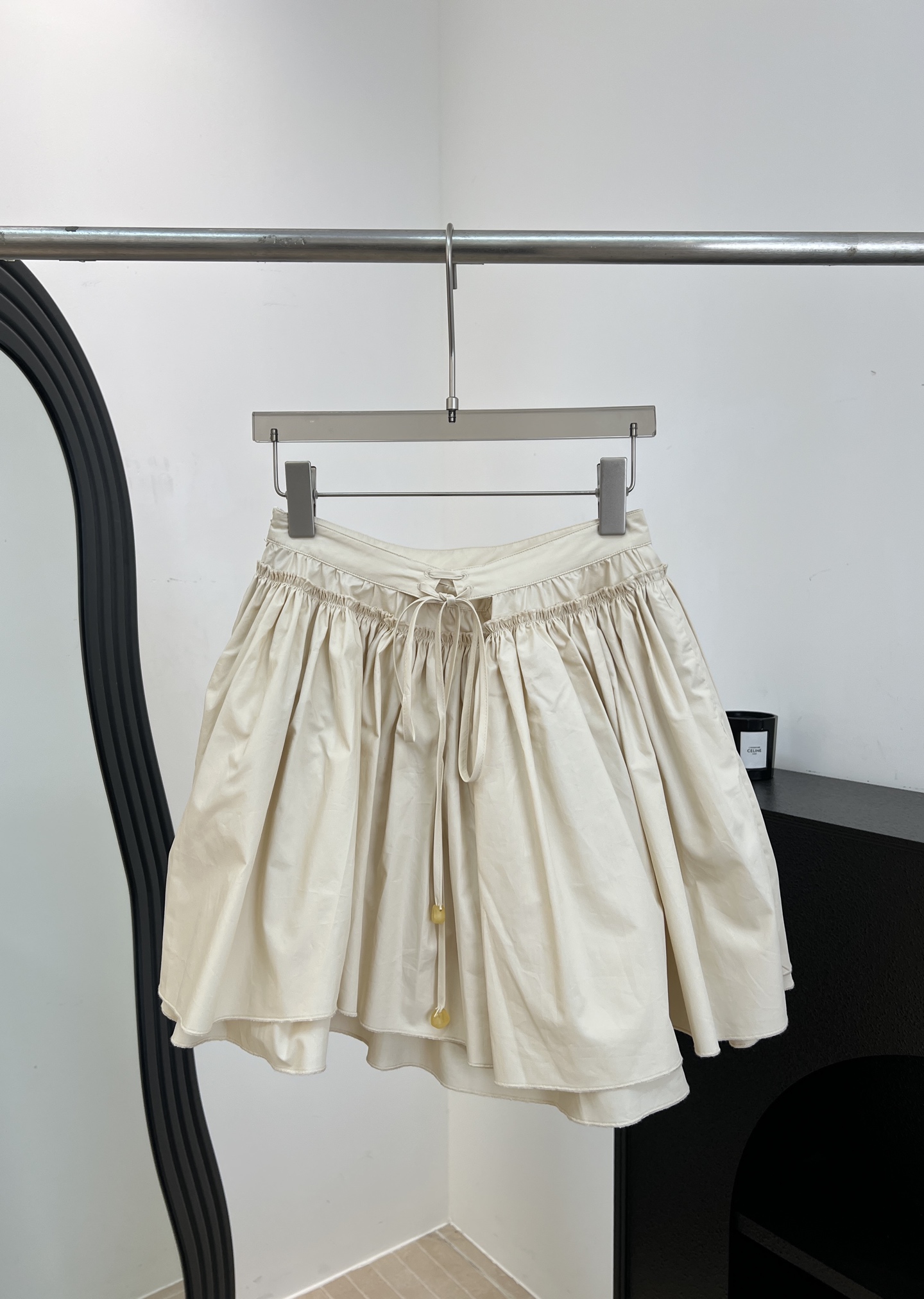 NO:906998,Loew* new spring and summer style cotton puffy skirt, made of lightweight and breathable cotton poplin, layered A-line version, fluffy but not bulky drawstring waist design, modified waistline and easy to adjust, casual fit size S M L,,loewe,skirts,19860909Loew* 春夏新款 棉质蓬蓬半裙、采用轻盈透气棉府绸、分层A字版型、蓬松不臃肿抽绳收腰设计、修饰腰线又方便调节、休闲版型 码数S M L,,loewe,skirts,,Women's clothing