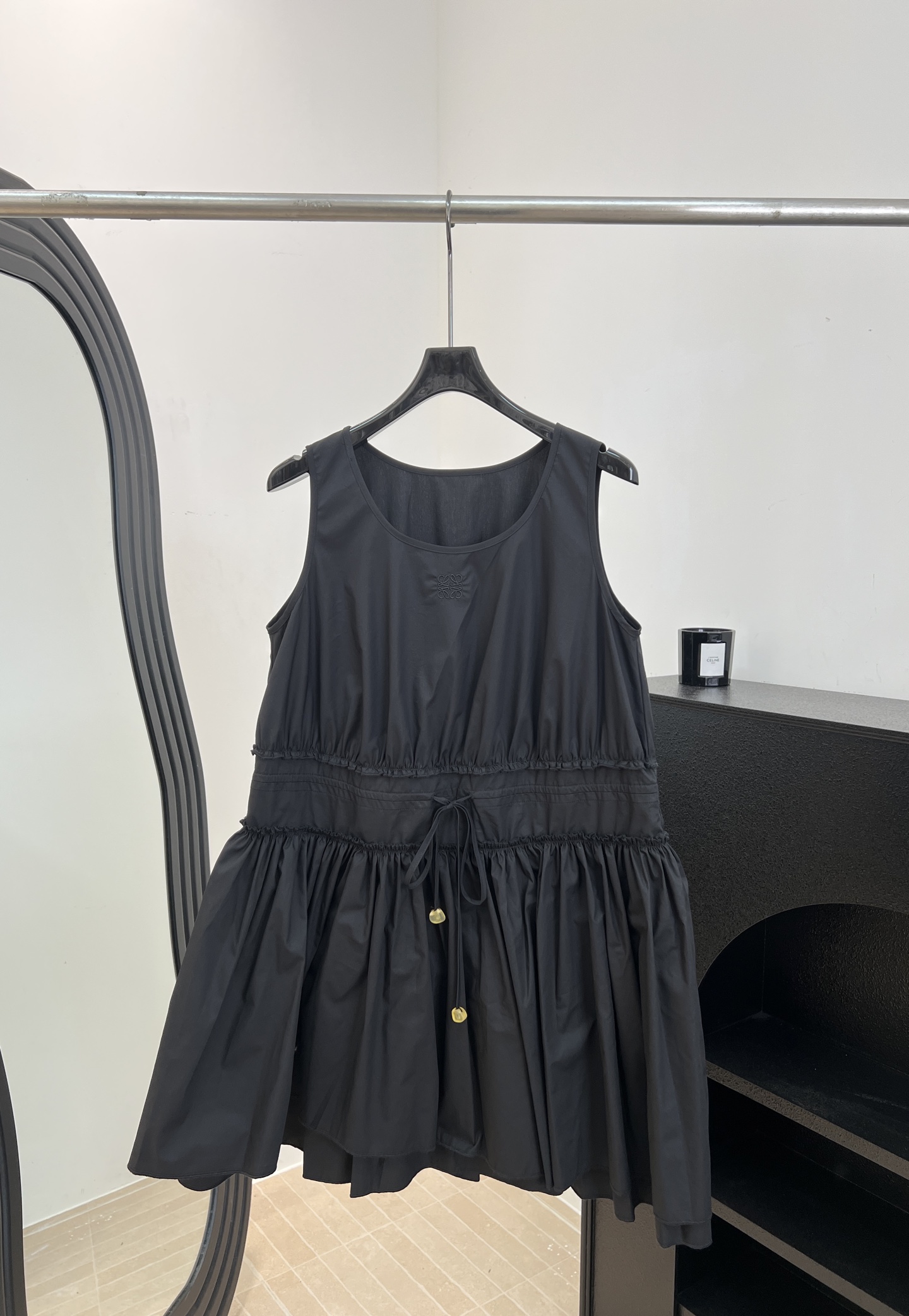 NO:845016,Loew* new spring and summer style cotton poplin pleated waist sleeveless dress, made of poplin cotton, sleeveless + high waist drawstring design, easy to adjust the waistline, double-layer skirt is fluffy and smart, casual fit, size S M L,,loewe,skirts,19860909Loew* 春夏新款 棉质府绸褶皱腰部无袖连衣裙、采用府绸棉、无袖+高腰抽绳设计、轻松调节腰线、双层裙摆蓬松灵动、休闲版型 码数S M L,,loewe,skirts,,Women's clothing