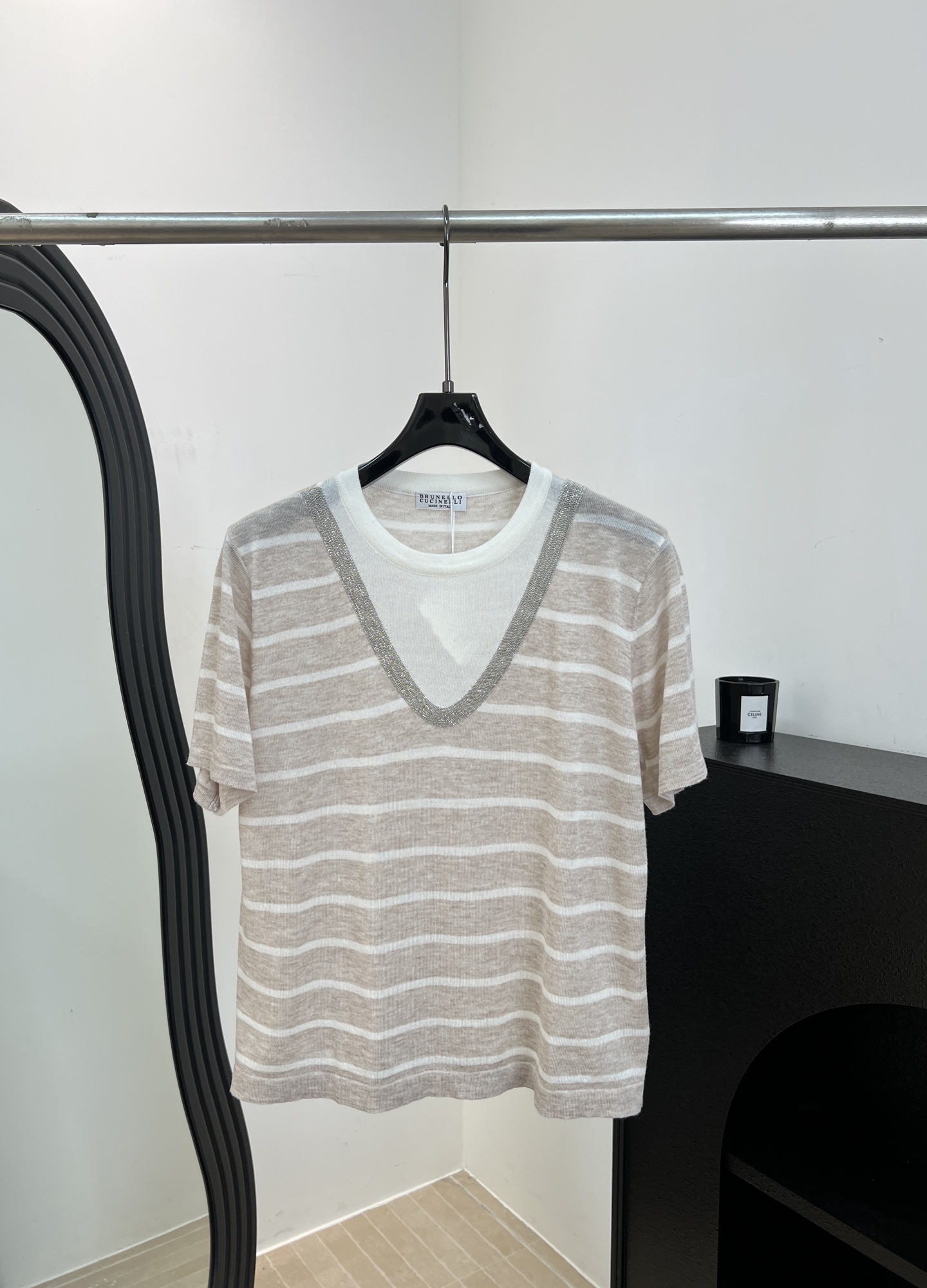 NO:844956,BC new spring and summer style striped knitted short-sleeved, light gray + white horizontal stripes, V-neck bead chain design with super layered feel, light and breathable cashmere wool blended knitted fabric, casual fit, size S M L,, T-shirt,19860909BC 春夏新款 条纹针织短袖、浅灰+白色横条纹,V领珠链设计超有层次感、轻薄透气羊绒羊毛混纺针织面料、休闲版型 码数S M L,,T-shirt,,Women's clothing
