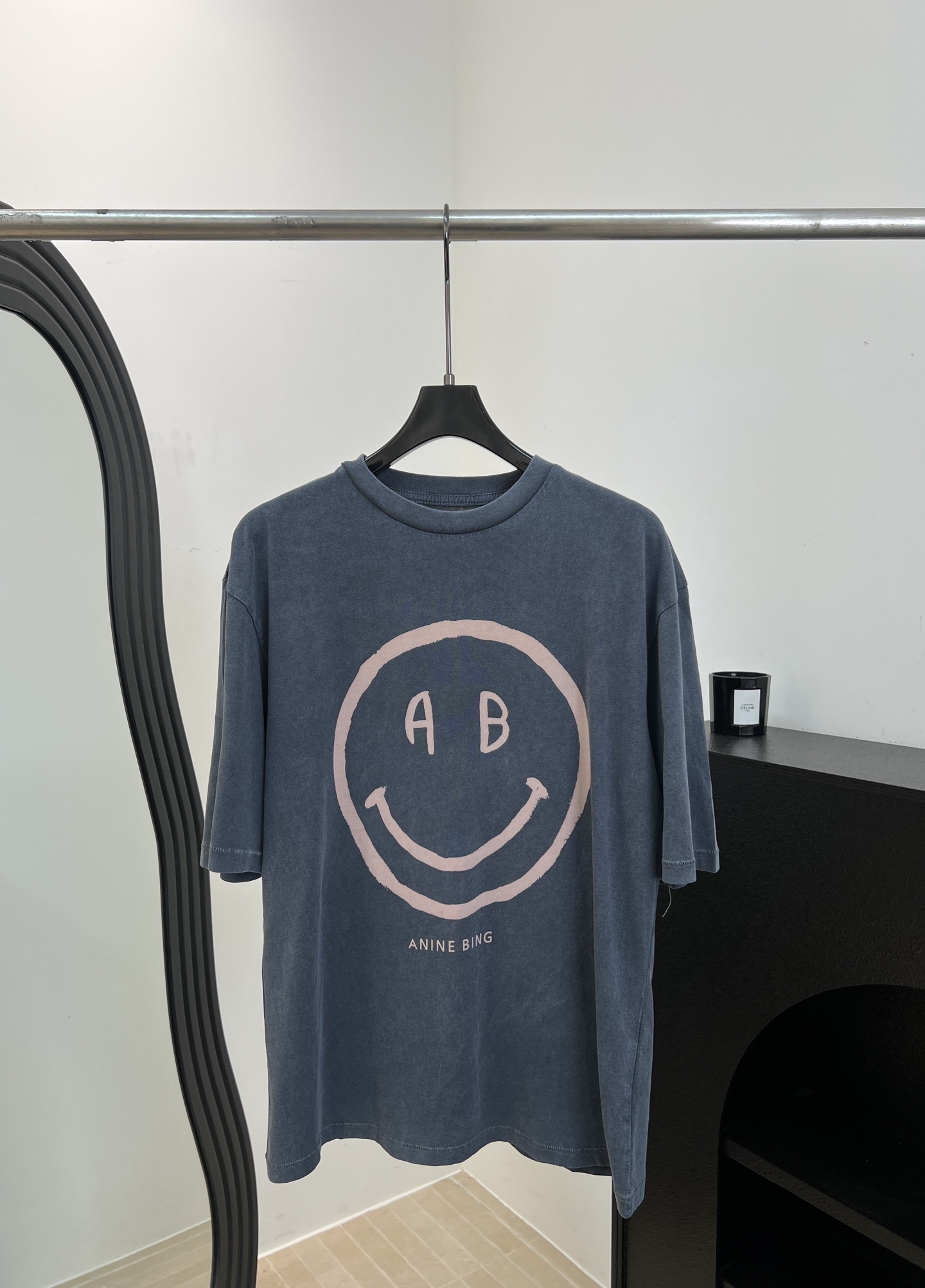 NO:844965,ANINE BIN* Spring and summer new model, smiley face printed T-shirt, made of organic cotton material, soft and skin-friendly, pink smiley face + 'AB' letters on the chest, old mottled feel, loose fit, size S M L,,tees, t-shirt,19860909ANINE BIN* 春夏新款 笑脸印花T恤、采用有机棉材质、柔软亲肤、胸前粉色笑脸+“AB”字母、做旧日斑驳感、宽松版型 码数S M L,,tees，t-shirt,,Women's clothing