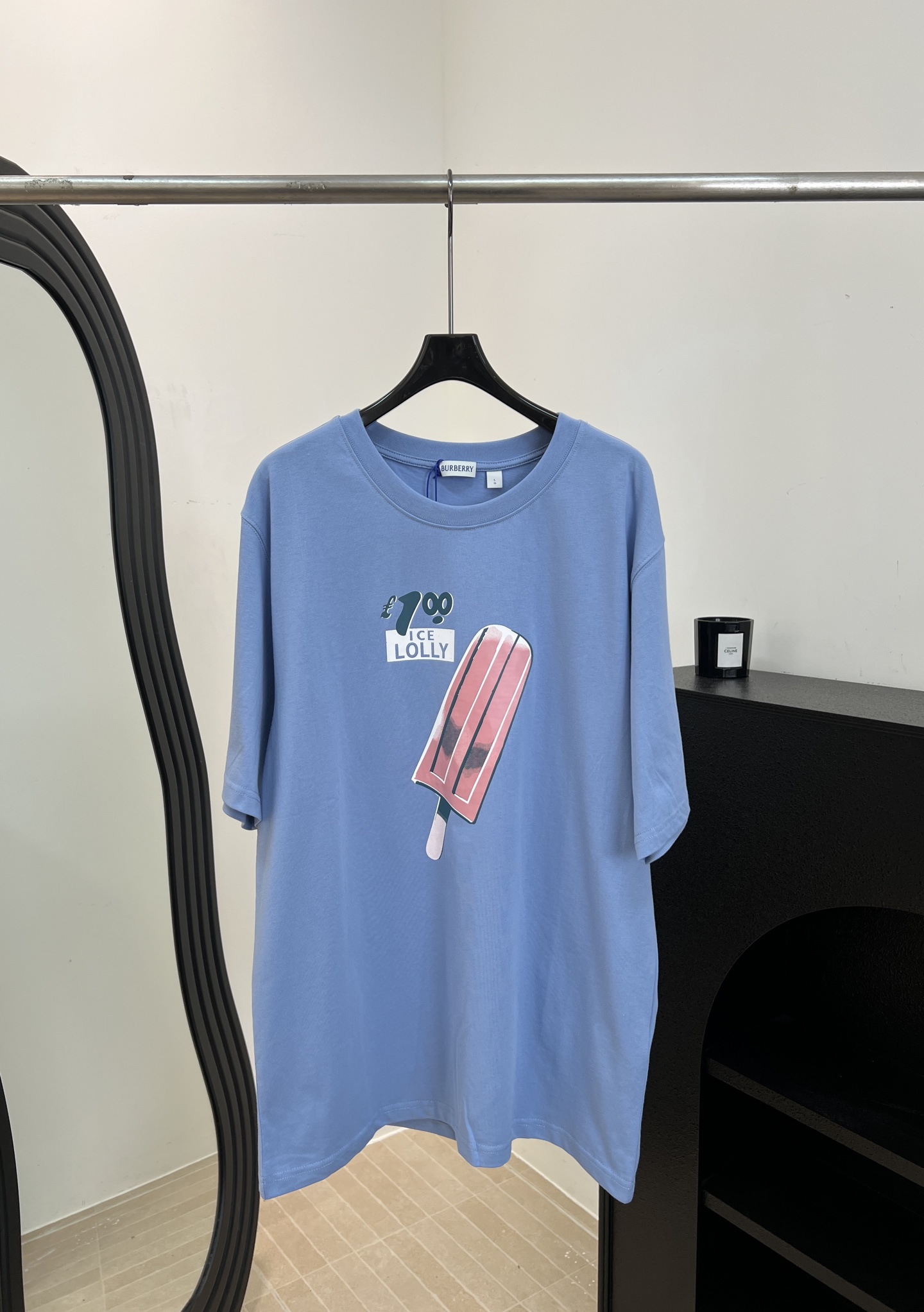 NO:845004,Burberr* new spring and summer style knitted round neck cotton T-shirt, customized jersey cotton fabric, pink popsicle pattern print on the chest, knitted ribbed clothing, casual fit, same size for men and women, size S M L XL,, burberry, tees, t-shirt,19860909Burberr* 春夏新款 针织圆领棉布T恤、定制平纹针织棉面料、前胸粉色冰棍图案印花、针织罗纹衣、休闲版型、男女同款 码数S M L XL,,burberry,tees，t-shirt,,Women's clothing