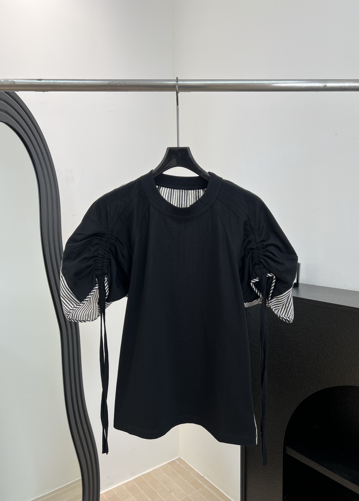 NO:856085,3.1 Phillip Li* new spring and summer style spliced ​​striped knitted T-shirt, sleeves are three-dimensional puff sleeves + drawstring design, pleats and ribbon details have a sense of design, side stripe splicing, casual fit, size S M L,, tees, t-shirt,198609093.1 Phillip Li* 春夏新款 拼接条纹针织T恤、袖子是立体泡泡袖＋抽绳设计、褶皱和飘带细节有设计感、侧边条纹拼接、休闲版型 码数S M L,,tees，t-shirt,,Women's clothing
