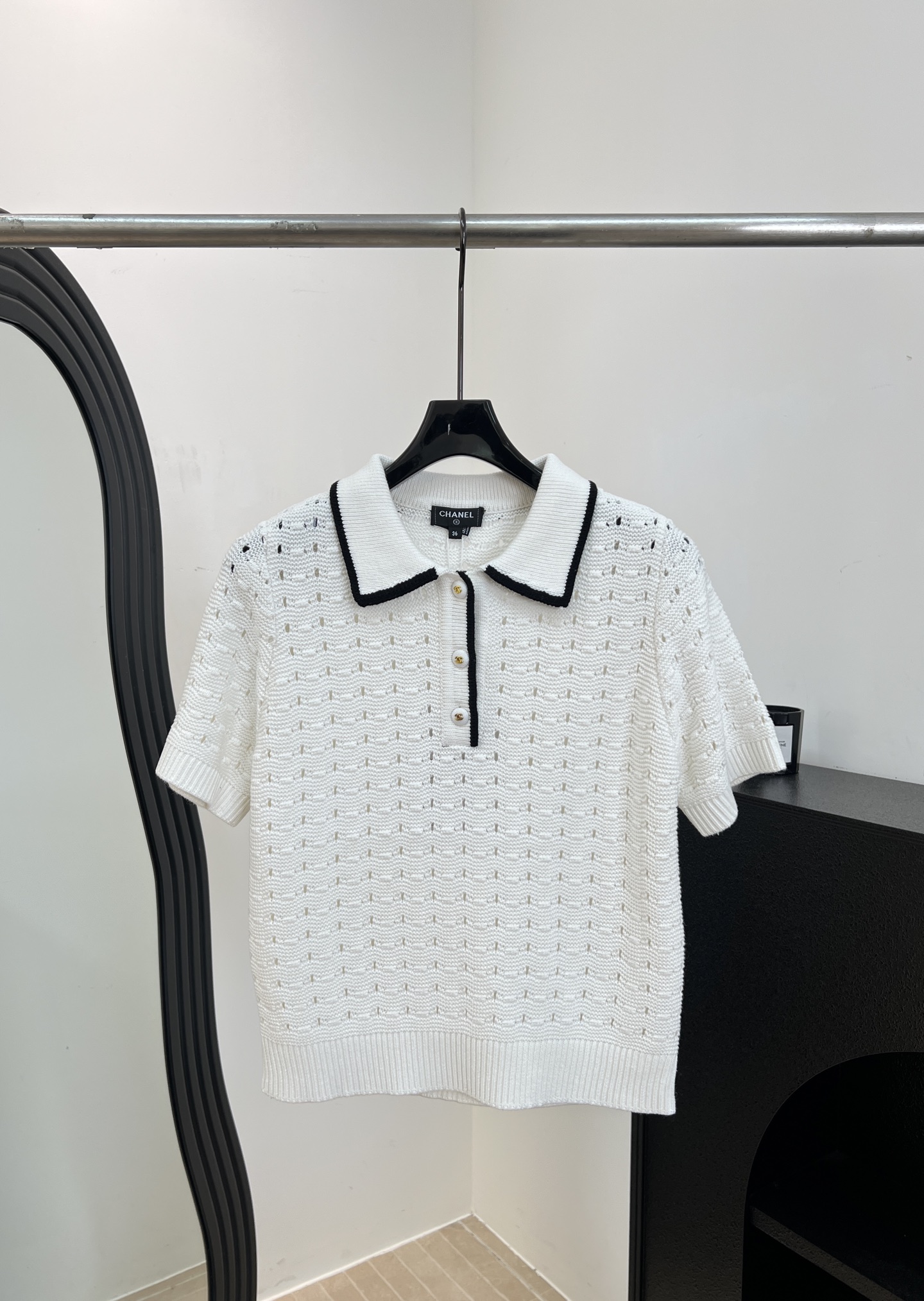 NO:856117,Chane* new spring and summer style white hollow knitted Polo shirt, cotton and wool blended breathable fabric, black lapel trim embellishment, hollow texture design, lapel + three button design, casual fit, size S M L,,chanel,19860909Chane* 春夏新款 白色镂空针织Polo衫,棉羊毛混纺透气面料、黑色翻领边饰点缀、镂空纹理设计、翻领+三颗纽扣设计、休闲版型 码数S M L,,chanel,,Women's clothing