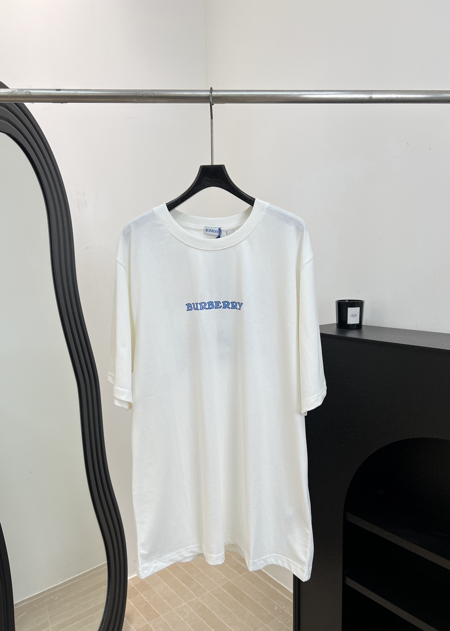 NO:908074,Burberr* spring and summer new style, knitted round neck short sleeves, customized high-weight knitted fabric, colorful letter logo printing on the front, echoing the same color war horse logo on the back, ribbed knitted collar, casual fit, same size for men and women, size S M L XL,, burberry, T-shirt,19860909Burberr* 春夏新款 针织圆领短袖、定制高克重针织面料、前胸彩色字母logo印花、后背呼应同色系战马大logo、罗纹针织衣领、休闲版型、男女同款 码数S M L XL,,burberry,T-shirt,,Women's clothing