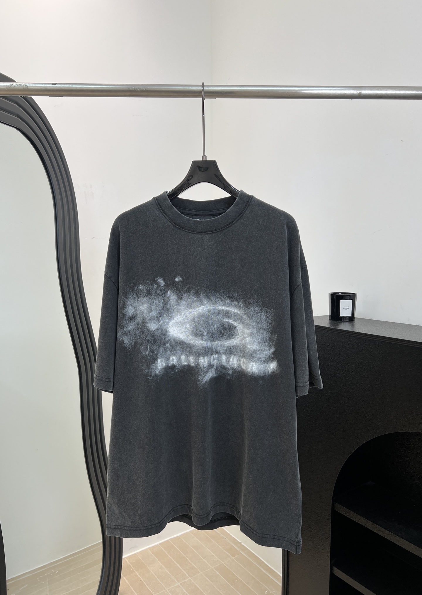 NO:862438,BALENCIAG*A Paris spring and summer new style, cotton smoke series short-sleeved T-shirt, customized heavy-weight washed distressed fabric, front smoke logo design, loose off-shoulder version, same style for men and women, size S M L XL,, balenciaga, T-shirt,19860909BALENCIAG*A 巴黎 春夏新款 棉质烟雾系列短袖T、定制重磅水洗做旧面料、正面烟雾Logo设计、宽松落肩版型、男女同款 码数S M L XL,,balenciaga,T-shirt,,Women's clothing