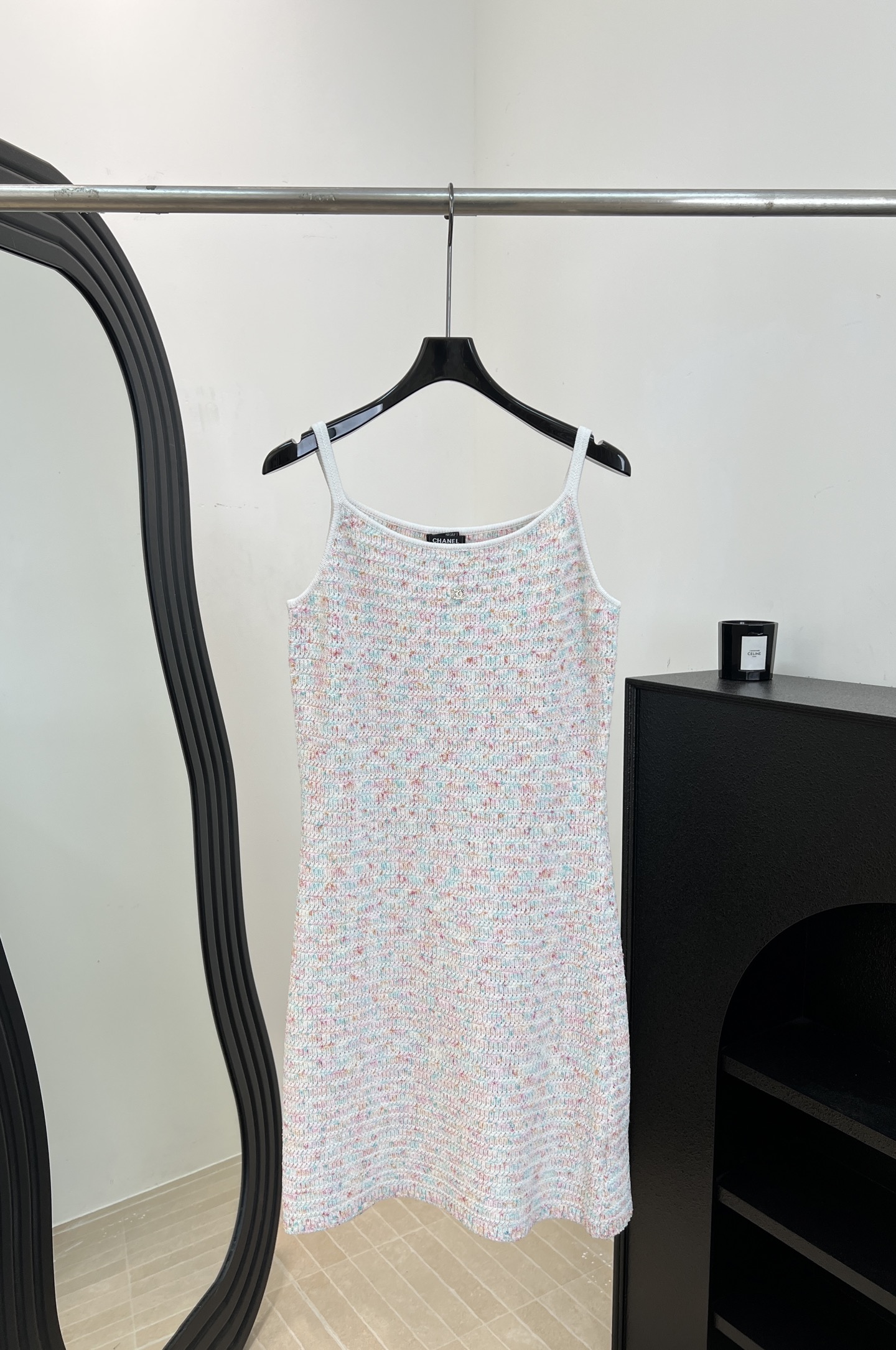 NO:862452,Chane* new spring and summer style floral suspender dress, made of wool blended fabric, white base with fine broken colorful patterns, suspender design highlights the shoulder and neck lines, double C embellishment on the chest, casual fit, size S M L,,chanel,skirts,19860909Chane* 春夏新款 碎花吊带连衣裙、采用羊毛混纺面料、白色底配细碎彩色花纹、吊带设计凸显肩颈线条、胸前双C点缀、休闲版型 码数S M L,,chanel,skirts,,Women's clothing
