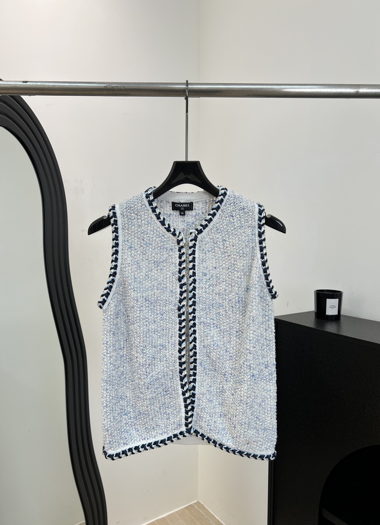 NO:923153,Chane* Spring and Summer New Style Classic tweed vest, colorful blended material, soft and textured woven texture, edge woven details + metal buttons, sleeveless design, casual fit Size S M L,,chanel,19860909Chane* 春夏新款 经典粗花呢马甲、彩色系混纺材质、柔软有质感编织纹理、边缘编织细节+金属纽扣、无袖设计、休闲版型 码数S M L,,chanel,,Women's clothing