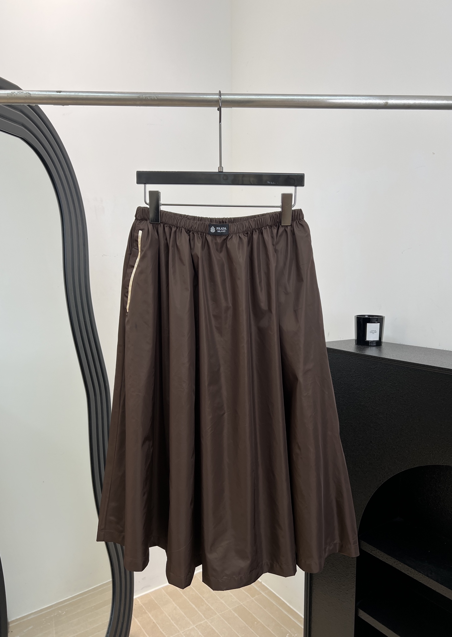 NO:862516,Prad* new spring and summer style high-waisted A-line skirt, custom-dyed recycled polyester fabric, elastic waist design for super comfort, A-line skirt to modify the leg shape, side zipper pockets, no lining, casual fit, size S M L,, prada, skirts,19860909Prad* 春夏新款 高腰A字半身裙、定染再生聚酯纤维材质面料、松紧腰设计超舒适、A字裙摆修饰腿型、侧边拉链口袋、无内衬、休闲版型 码数S M L,,prada,skirts,,Women's clothing