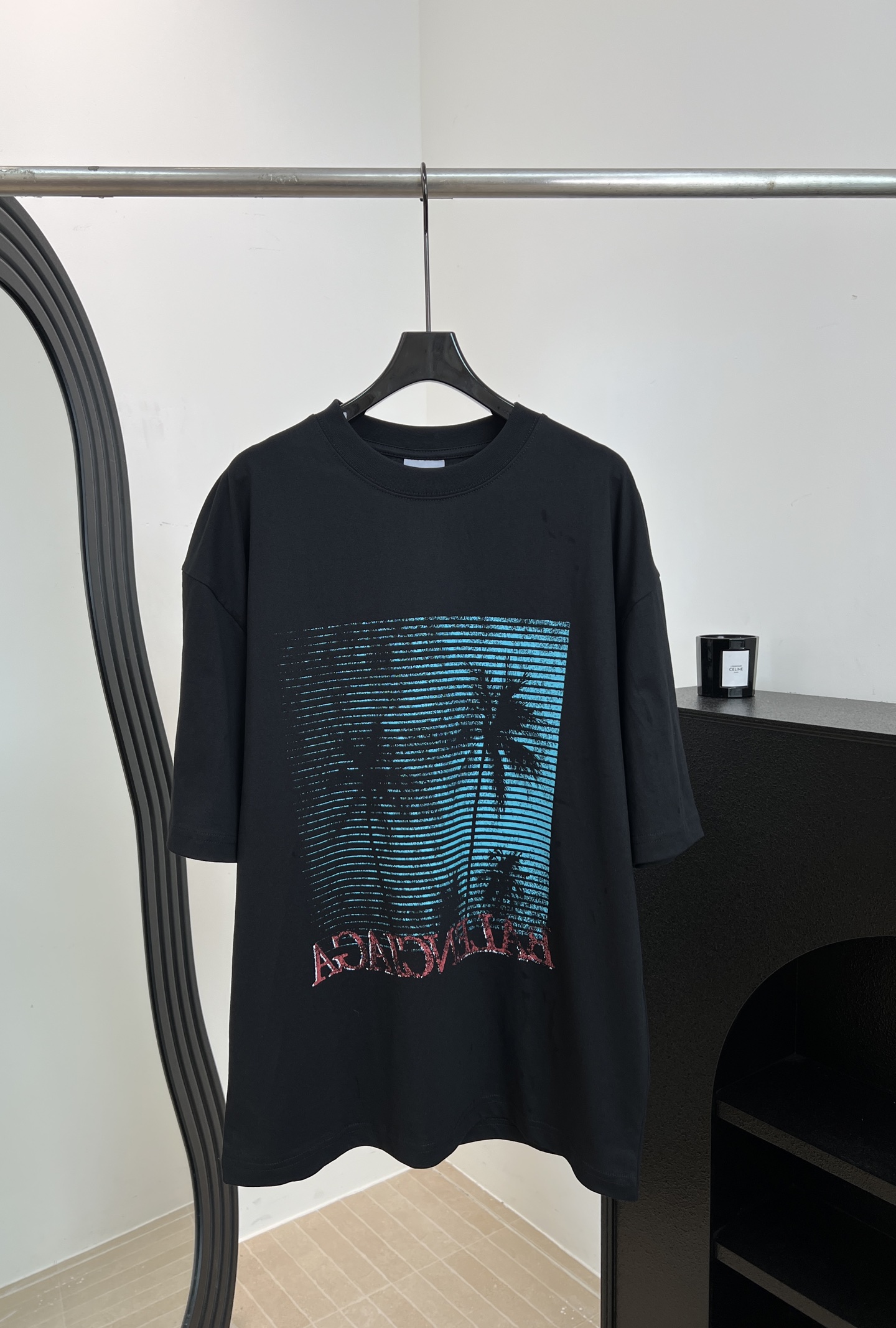 NO:862498,BALENCIAG*A Paris spring and summer new cotton coconut tree print T-shirt, customized black washed cotton fabric, black main tone + blue-green coconut tree pattern, front brand letters embellishment, loose fit, size S M L XL,, balenciaga, tees, t-shirt,19860909BALENCIAG*A 巴黎 春夏新款 棉质椰树印花T恤,定制黑色洗水棉质面料、黑色主调+蓝绿色椰树图案、正面品牌字母点缀、宽松版型 码数S M L XL,,balenciaga,tees，t-shirt,,Women's clothing