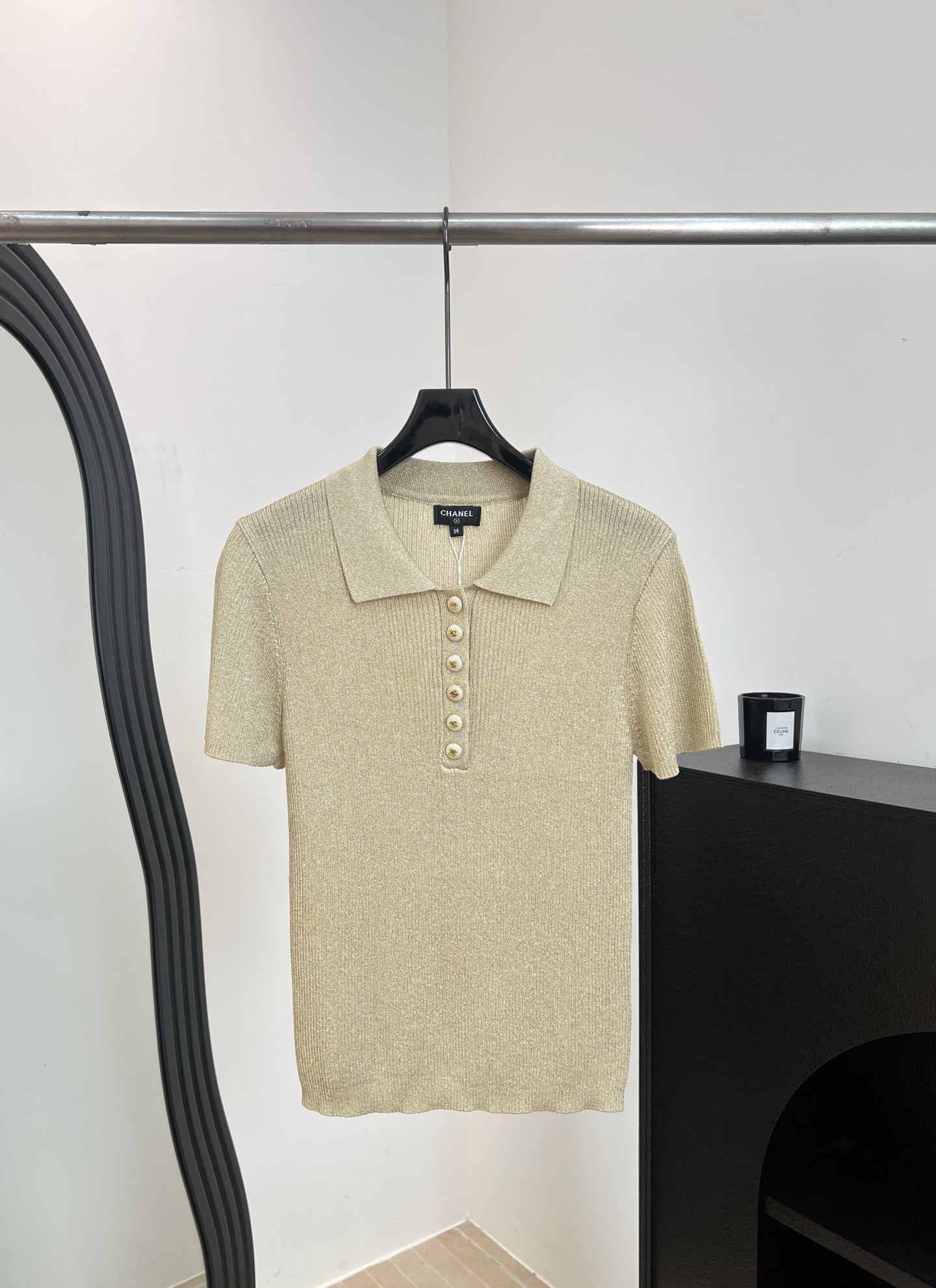NO:862584,Chane* new spring and summer Polo gold knitted short-sleeved shirt, made of linen blended fabric, vertical pit stripe texture design, classic Polo collar + five buttons, slim fit, elastic fabric, size S M L,,chanel,T-shirt,19860909Chane* 春夏新款 Polo金丝针织短袖衫、采用亚麻混纺面料、竖坑条纹理设计、经典Polo领+五颗纽扣、修身版型、面料有弹性 码数S M L,,chanel,T-shirt,,Women's clothing