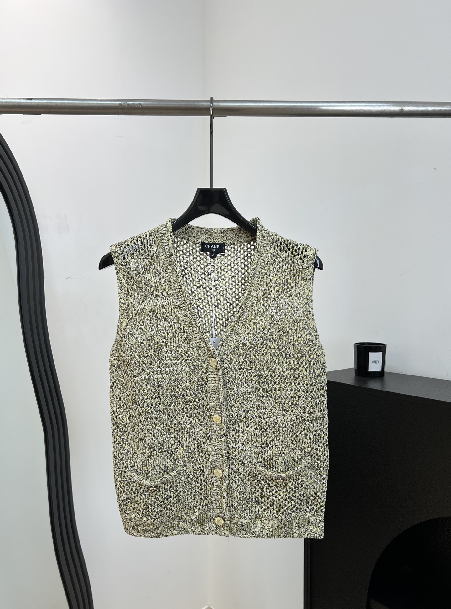 NO:867888,Chane* new spring and summer model, hollow V-neck sleeveless knitted vest, made of linen blended yarn, V-neck design to modify the neck line, hollow crochet details to make the whole body more layered, casual fit, size S M L,,chanel,19860909Chane* 春夏新款 镂空V领无袖针织背心、采用亚麻混纺纱线、V领设计修饰颈部线条、镂空钩花细节让整体更有层次感、休闲版型 码数S M L,,chanel,,Women's clothing