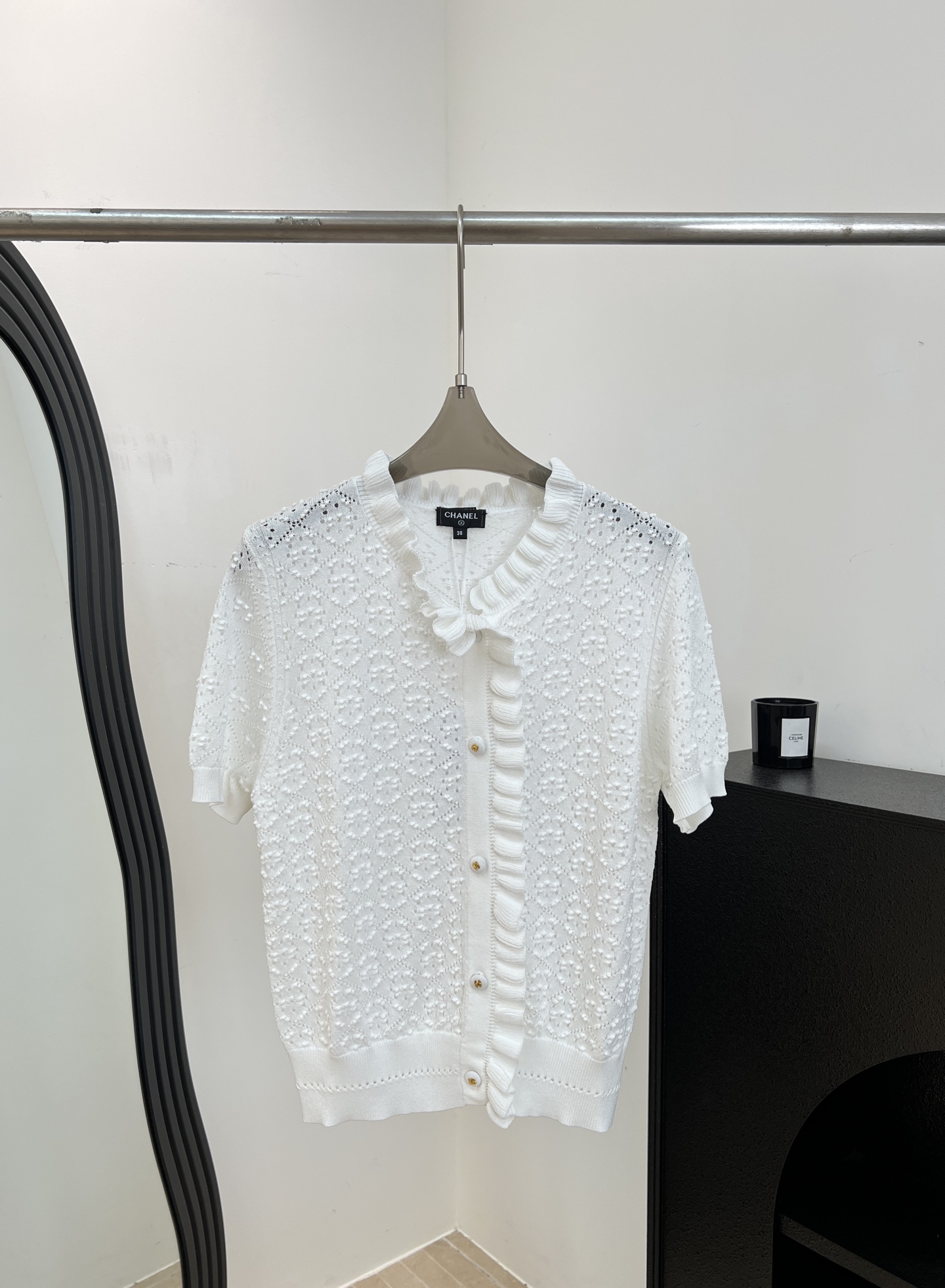 NO:867913,Chane* new spring and summer style hollow knitted cardigan, Tencel blended yarn fabric, using exquisite hollow technology to be light and breathable, ruffle decoration + metal buttons, casual fit, size S M L,,chanel,19860909Chane* 春夏新款 镂空针织开衫、天丝混纺纱线面料、采用精致镂空工艺轻盈透气、荷叶边装饰+金属纽扣、休闲版型 码数S M L,,chanel,,Women's clothing