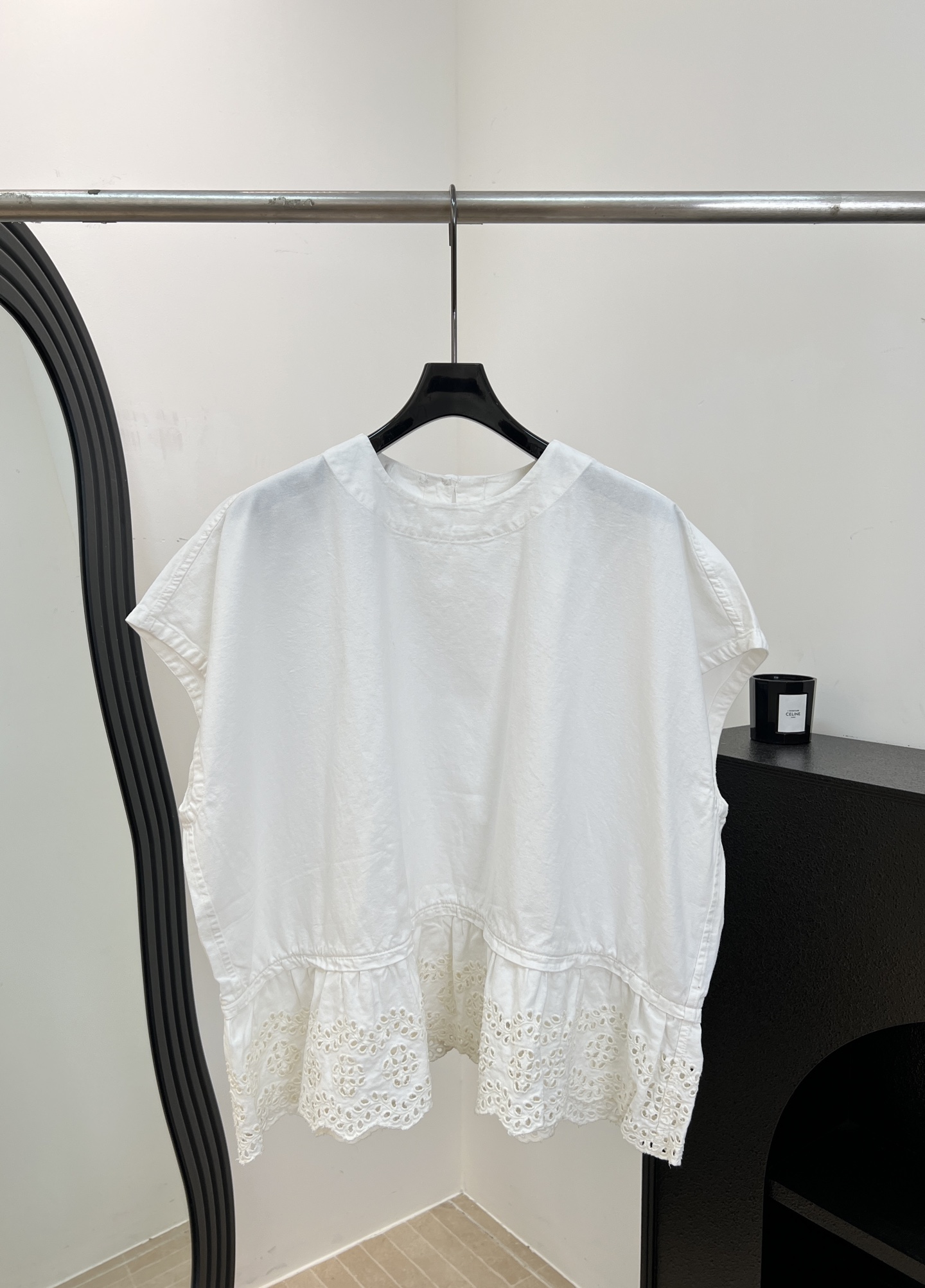 NO:924377,45R Early Autumn New Style Hollow Spliced ​​Sleeveless Top, Made of Imported Oxford Cotton, Soft, Breathable and Stiff, The Hollow Embroidered Lace at the Hem is Super Exquisite, One Size F,,1986090945R 早秋新款 镂空拼接无袖上衣、采用进口牛津棉、柔软透气又挺括、下摆镂空刺绣花边超精致、 均码 F,,,Women's clothing