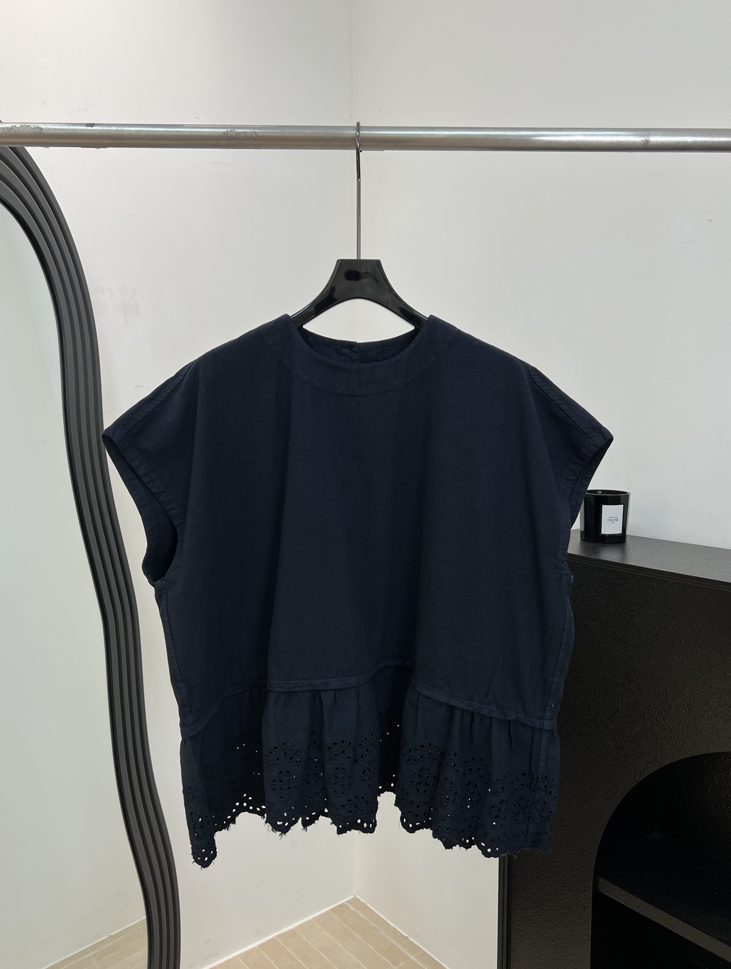 NO:867946,45R Early Autumn New Style Hollow Spliced ​​Sleeveless Top, Made of Imported Oxford Cotton, Soft, Breathable and Stiff, The Hollow Embroidered Lace at the Hem is Super Exquisite, One Size F,,1986090945R 早秋新款 镂空拼接无袖上衣、采用进口牛津棉、柔软透气又挺括、下摆镂空刺绣花边超精致、 均码 F,,,Women's clothing