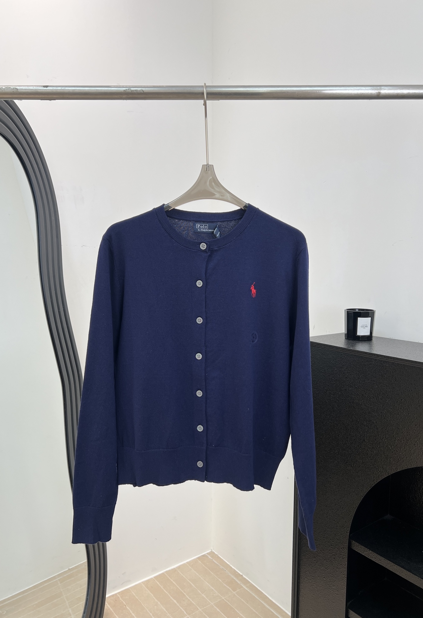 NO:870401,Ralph Laure* Ralph Lauren's new early autumn style classic pony mark knitted cardigan, made of breathable cotton knitted fabric, pony embroidery on the left chest, round neck design, simple and versatile, ribbed design at the collar and hem, casual fit, size S M L,, loro piana,19860909Ralph Laure* 拉夫劳伦 早秋新款 经典小马标针织开衫、采用棉质透气针织面料、左胸小马刺绣、圆领设计简约百搭、领口下摆有罗纹设计、休闲版型 码数S M L,,loro piana,,Women's clothing