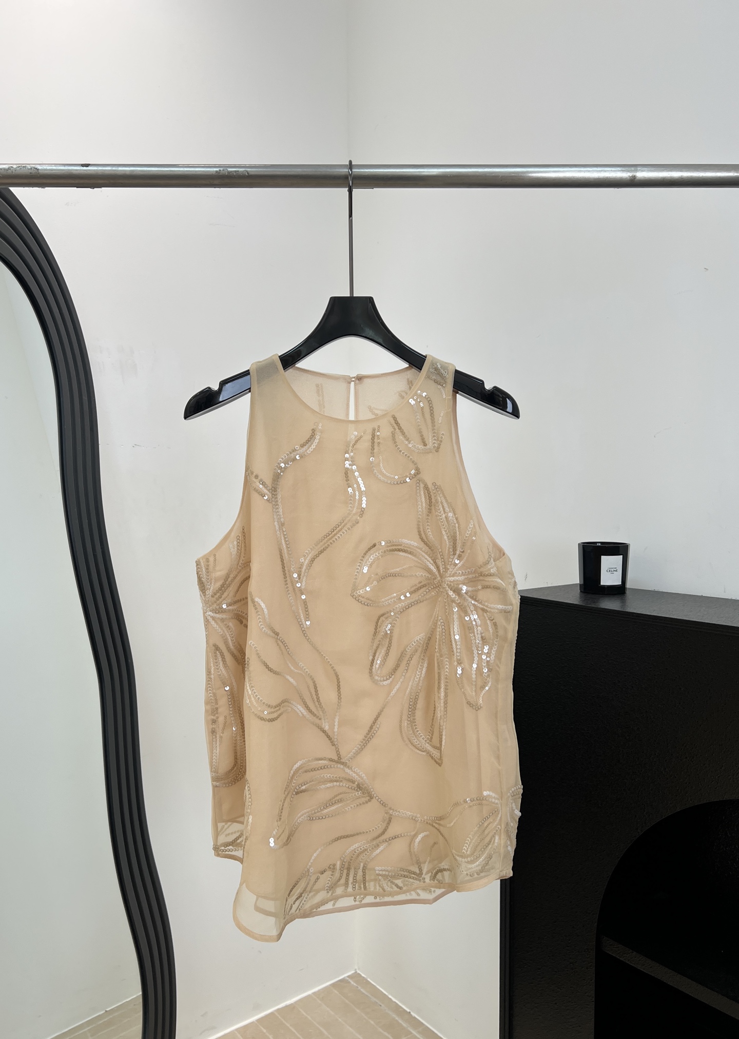 NO:870443,BC spring and summer new style floral embroidered sequin silk vest, made of mulberry silk, double-layer design with sequin embroidery on the outer layer, champagne color, low-key and elegant, floral embroidery + sequin details, round neck, sleeveless back collar with small opening, casual fit, size S M L,, real silk,19860909BC 春夏新款 花卉刺绣亮片真丝背心、采用桑蚕丝、双层设计外层亮片刺绣、香槟色低调优雅、花卉刺绣+亮片细节、圆领无袖后领小开口、休闲版型 码数S M L,,real silk,,Women's clothing