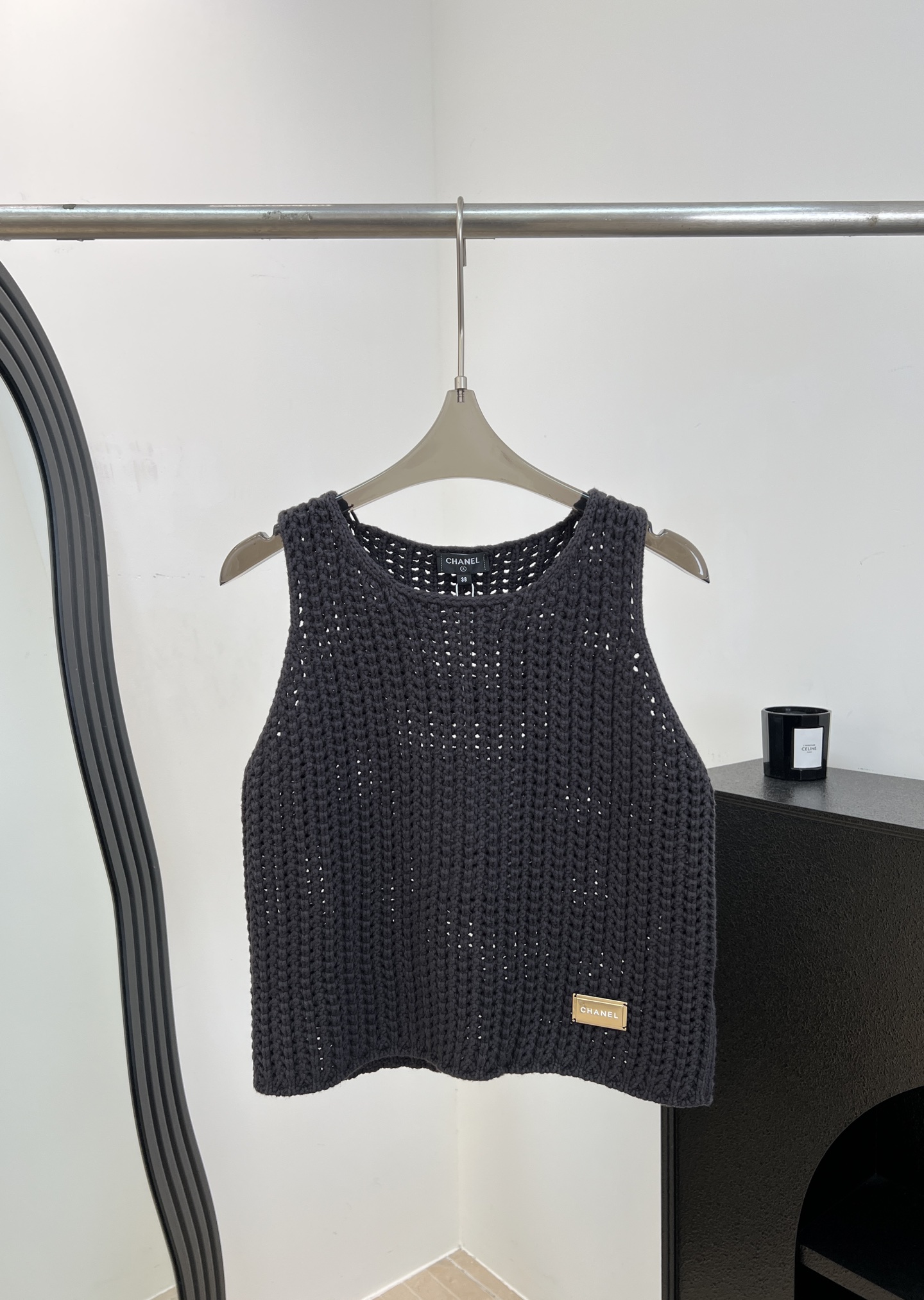 NO:871363,Chane* new spring and summer style dark gray hollow knitted vest, made of wool blended knitted fabric, grid hollow texture design, casual fit, size S M L,,chanel,19860909Chane* 春夏新款 深灰色镂空针织背心、采用羊毛混纺针织面料、网格镂空肌理设计、休闲版型 码数S M L,,chanel,,Women's clothing
