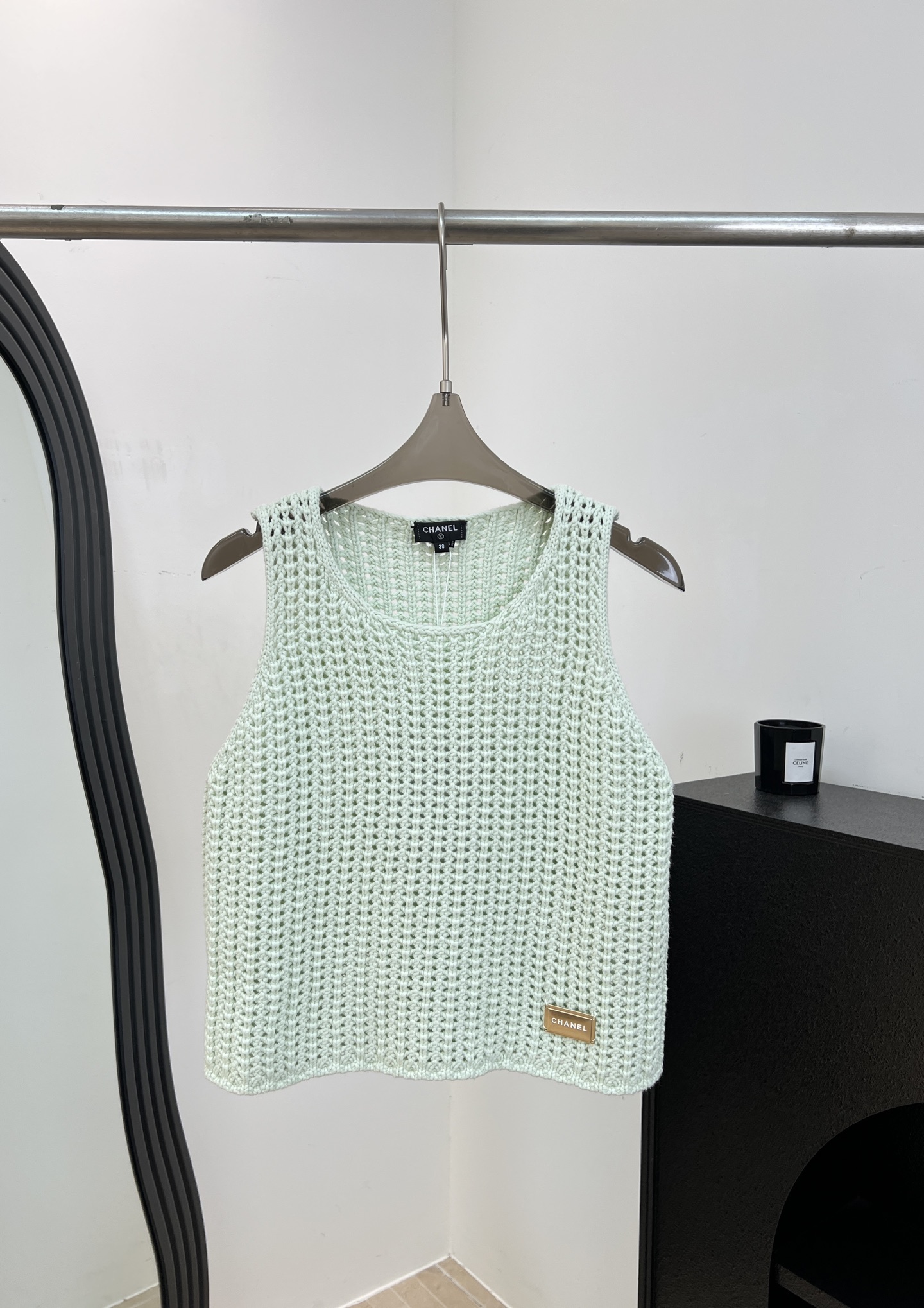 NO:871355,Chane* new spring and summer style mint green hollow knitted vest, made of wool blended knitted fabric, grid hollow texture design, casual fit, size S M L,,chanel,19860909Chane* 春夏新款 薄荷绿镂空针织背心、采用羊毛混纺针织面料、网格镂空肌理设计、休闲版型 码数S M L,,chanel,,Women's clothing