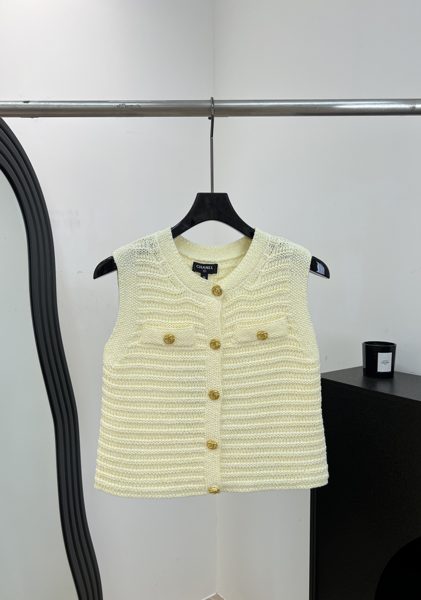 NO:872419,One set from Chane* new spring and summer style yellow knitted vest, lemon yellow wool blend soft knitted material, round neck sleeveless design, gold button embellishment, two decorative pockets on the front, casual fit, size S M L,,chanel,19860909一套出.Chane* 春夏新款 黄色针织马甲、柠檬黄羊毛混纺柔软针织材质、圆领无袖设计、金色纽扣点缀、正面有两个装饰口袋、休闲版型 码数S M L,,chanel,,Women's clothing