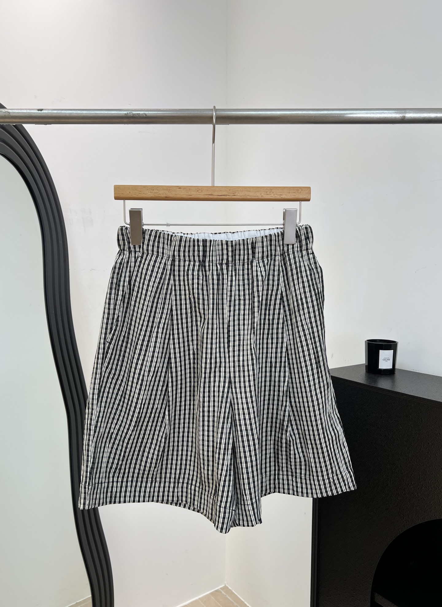 NO:878007,Niche brand spring and summer new style black and white plaid A-line shorts, made of cotton blended fabric, soft and breathable, elastic waist + drawstring design, A-line wide-leg version slimming and covering the flesh, size S M L XL,, shorts,19860909小众品牌 春夏新款 黑白格纹A字短裤、采用棉质混纺面料、柔软透气、松紧腰+抽绳设计、A字阔腿版型显瘦又遮肉 码数S M L XL,,shorts,,Women's clothing