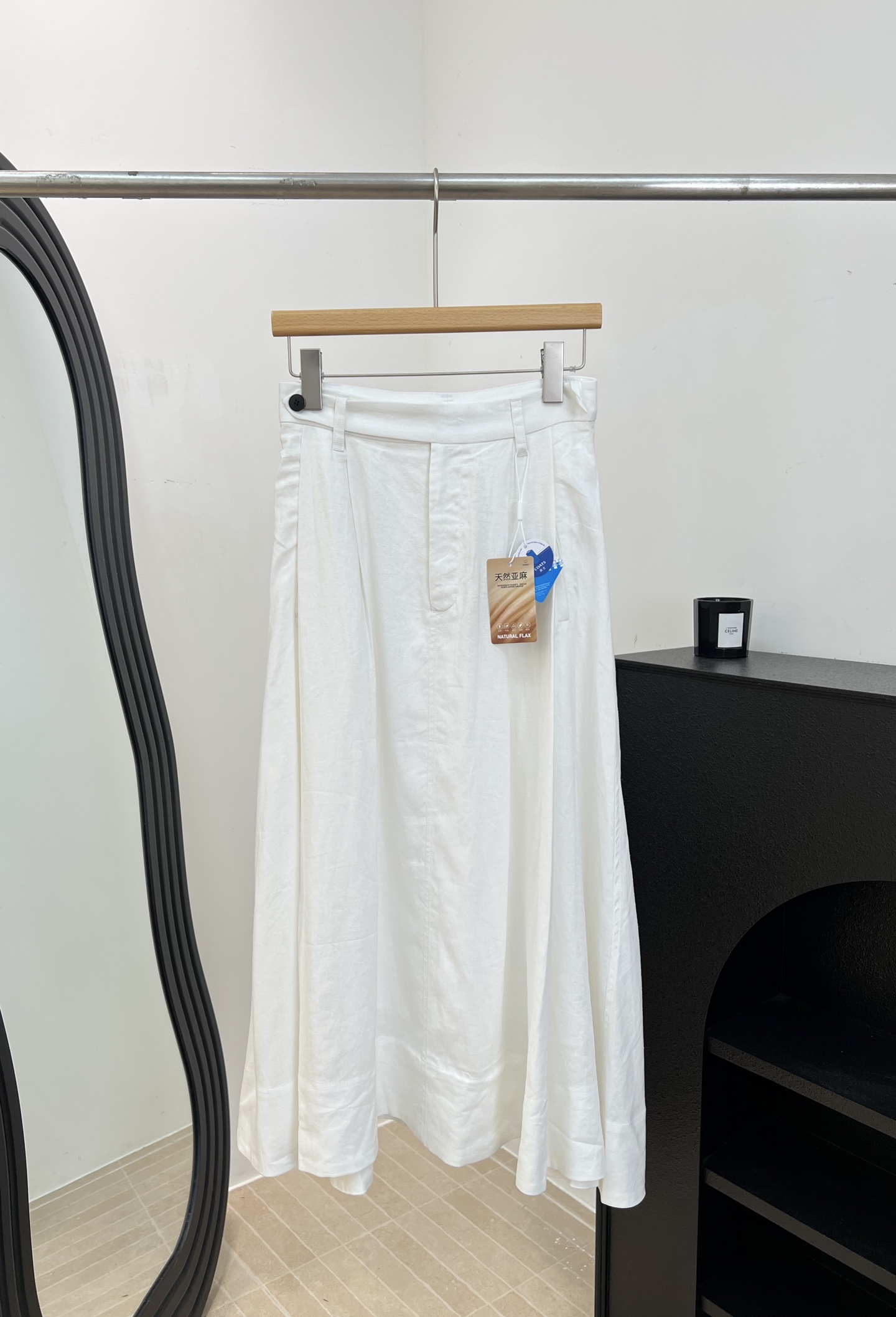 NO:878593,Bc spring and summer new linen blend skirt, made of viscose fiber and linen blend, high waist part with button-decorated belt, French diagonal pockets and pleated design, lined, casual fit, size S M L XL,,skirts,19860909Bc 春夏新款 亚麻混纺半裙、采用粘胶纤维与亚麻混纺、高腰部分配有纽扣装饰的腰带、法式斜插袋及打褶设计、有内里、休闲版型 码数S M L XL,,skirts,,Women's clothing