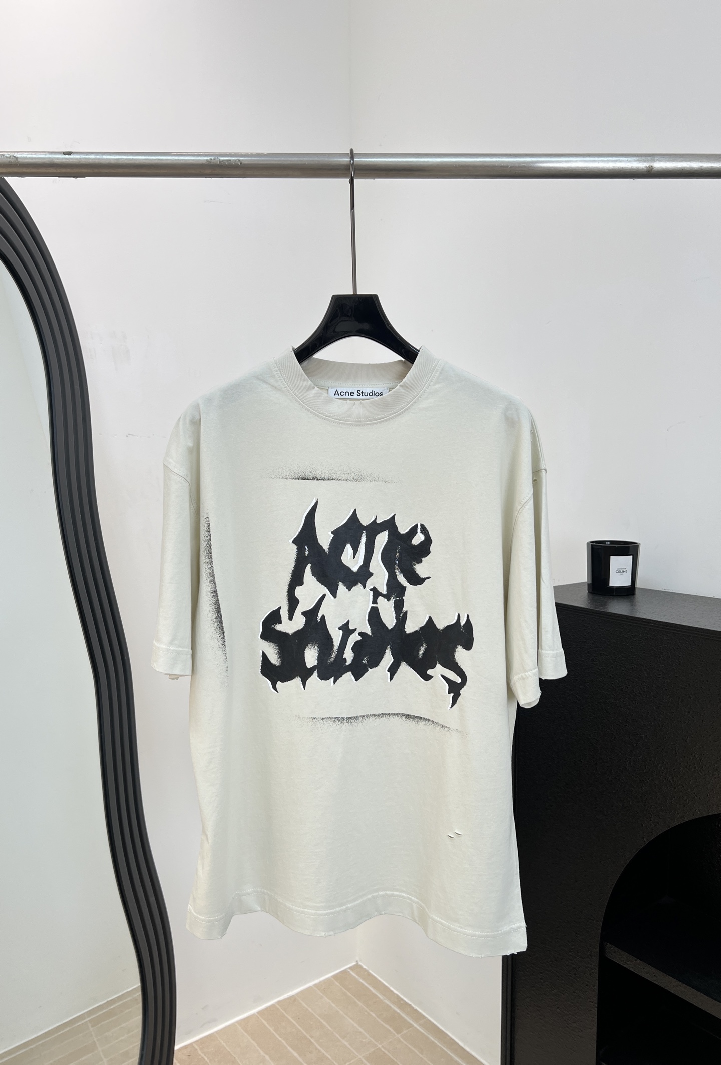 NO:878588,Acne Studio* new spring and summer style, short-sleeved T-shirt with spray-painted printed letters, made of cotton fabric, the washed fabric is softer and more breathable, black spray-painted Gothic logo on the front, loose shoulder design, same size for men and women, size S M L,,acne studios,dior,T-shirt,19860909Acne Studio* 春夏新款 喷漆印花字母短袖T、采用棉质面料、洗水处理后的面料更柔软透气、正面黑色喷漆哥特Logo、宽松落肩设计、男女同款 码数S M L,,acne studios,dior,T-shirt,,Women's clothing