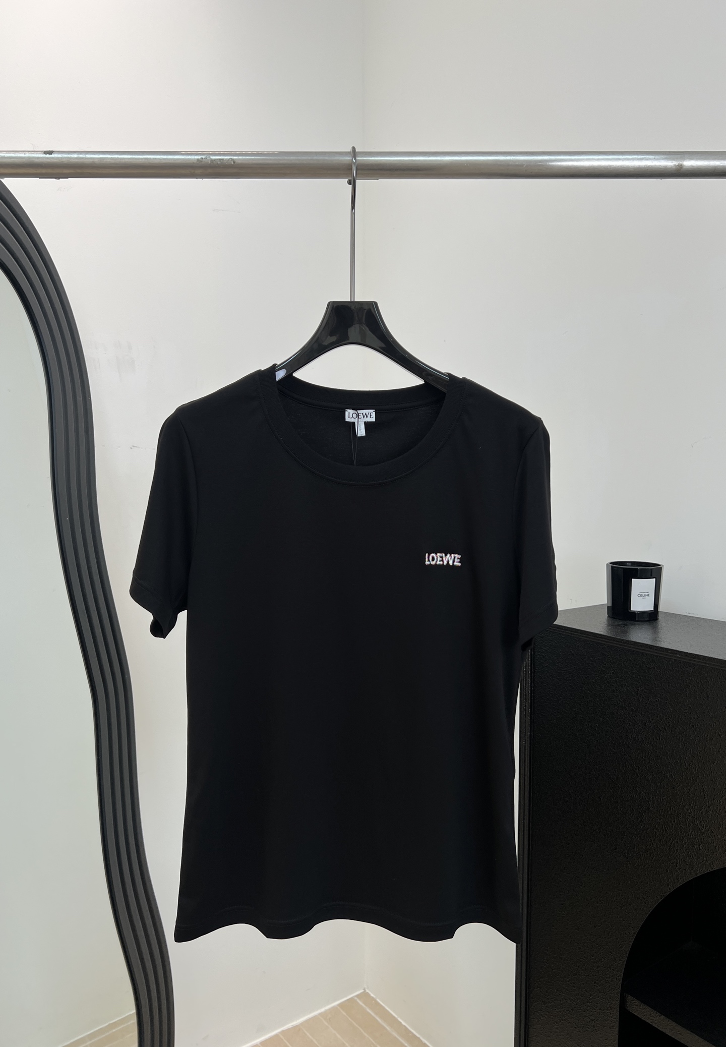 NO:878875,Loew* new spring and summer white round neck short-sleeved T-shirt, customized cotton fabric, soft and skin-friendly and breathable, brand embroidery pattern on the left chest, casual fit, size S M L XL,, loewe, T-shirt, tees, t-shirt,19860909Loew* 春夏新款 白色圆领短袖T恤、定制棉质面料、柔软亲肤又透气、左胸品牌刺绣图案、休闲版型 码数S M L XL,,loewe,T-shirt,tees，t-shirt,,Women's clothing