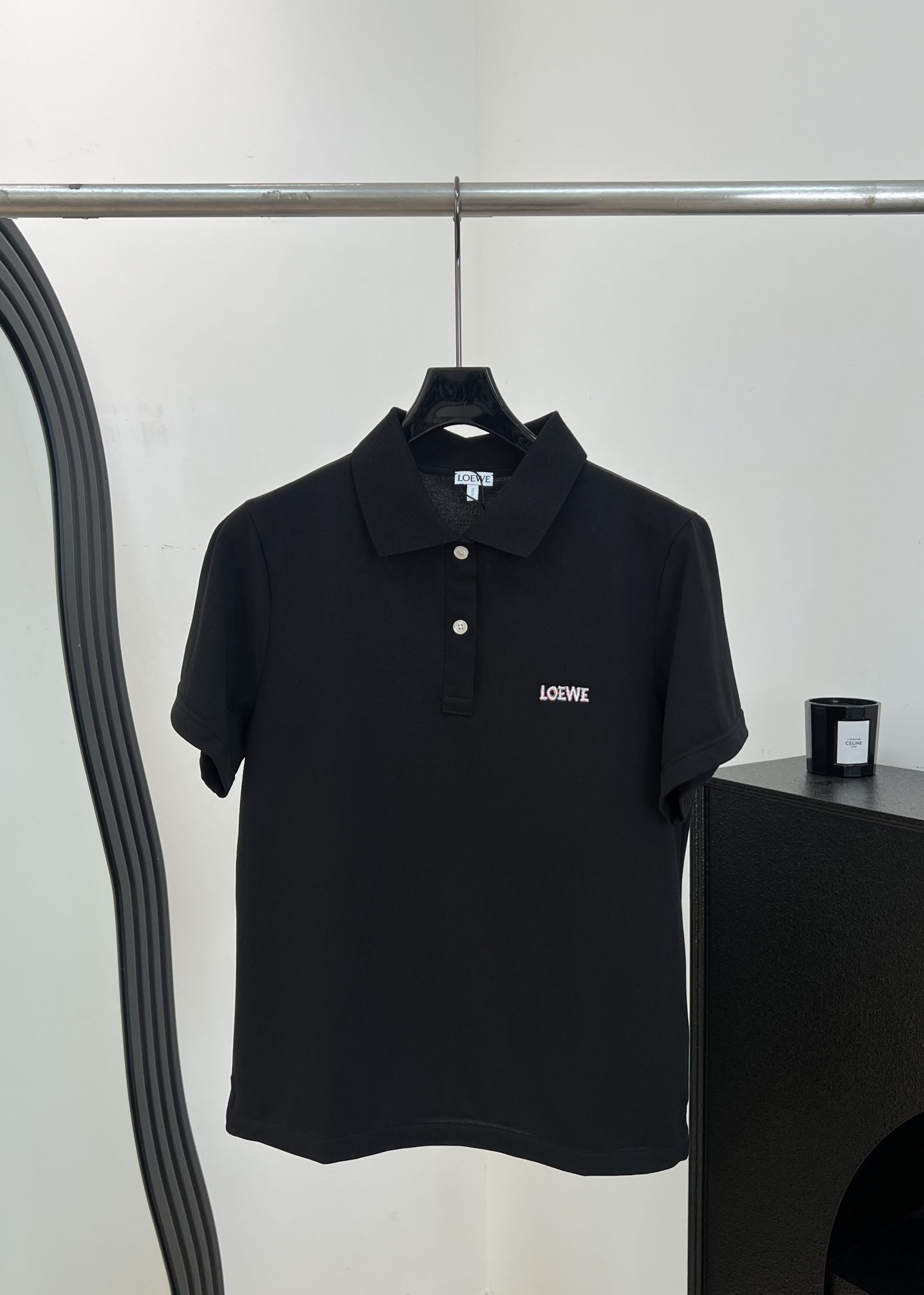 NO:878865,Loew* new spring and summer style black lapel Polo shirt, made of imported mercerized piqué cotton, brand embroidery pattern on the left chest, classic lapel + slim fit, business casual fit, size S M L XL,, loewe, shirts,19860909Loew* 春夏新款 黑色翻领Polo衬衫、采用进口丝光珠地棉、左胸品牌刺绣图案、经典翻领+修身剪裁、可商务 休闲版型 码数S M L XL,,loewe,shirts,,Women's clothing