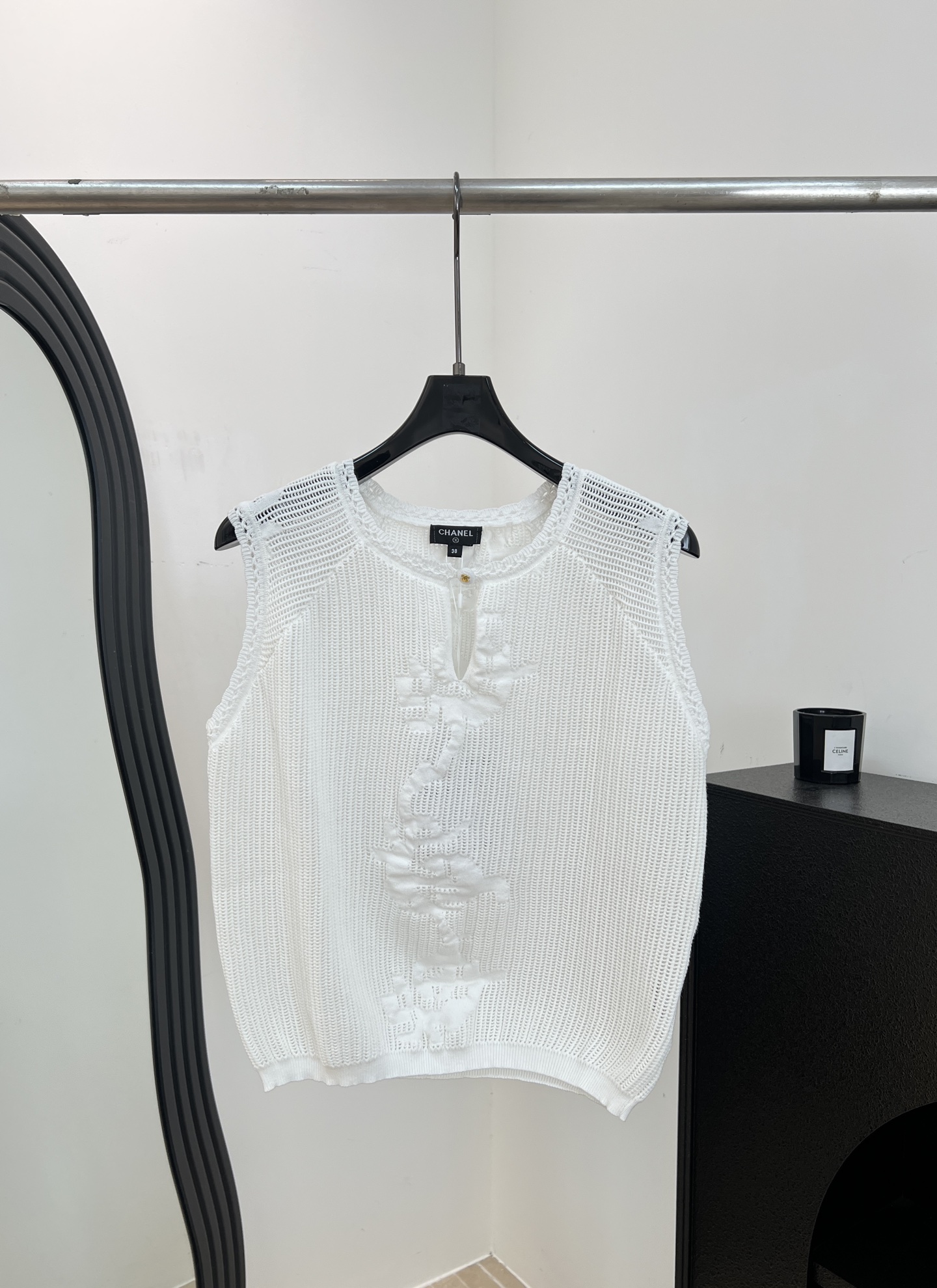 NO:878858,Chane* new spring and summer style hollow knitted sleeveless top, made of lightweight and breathable Tencel blend, three-dimensional floral embroidery on the front, small slit on the neckline to add elegance, casual fit Size S M L,,chanel,19860909Chane* 春夏新款 镂空针织无袖上衣、采用轻薄透气天丝混纺混纺、正面立体花卉刺绣、领口小开叉设计增添优雅气质、休闲版型 码数S M L,,chanel,,Women's clothing