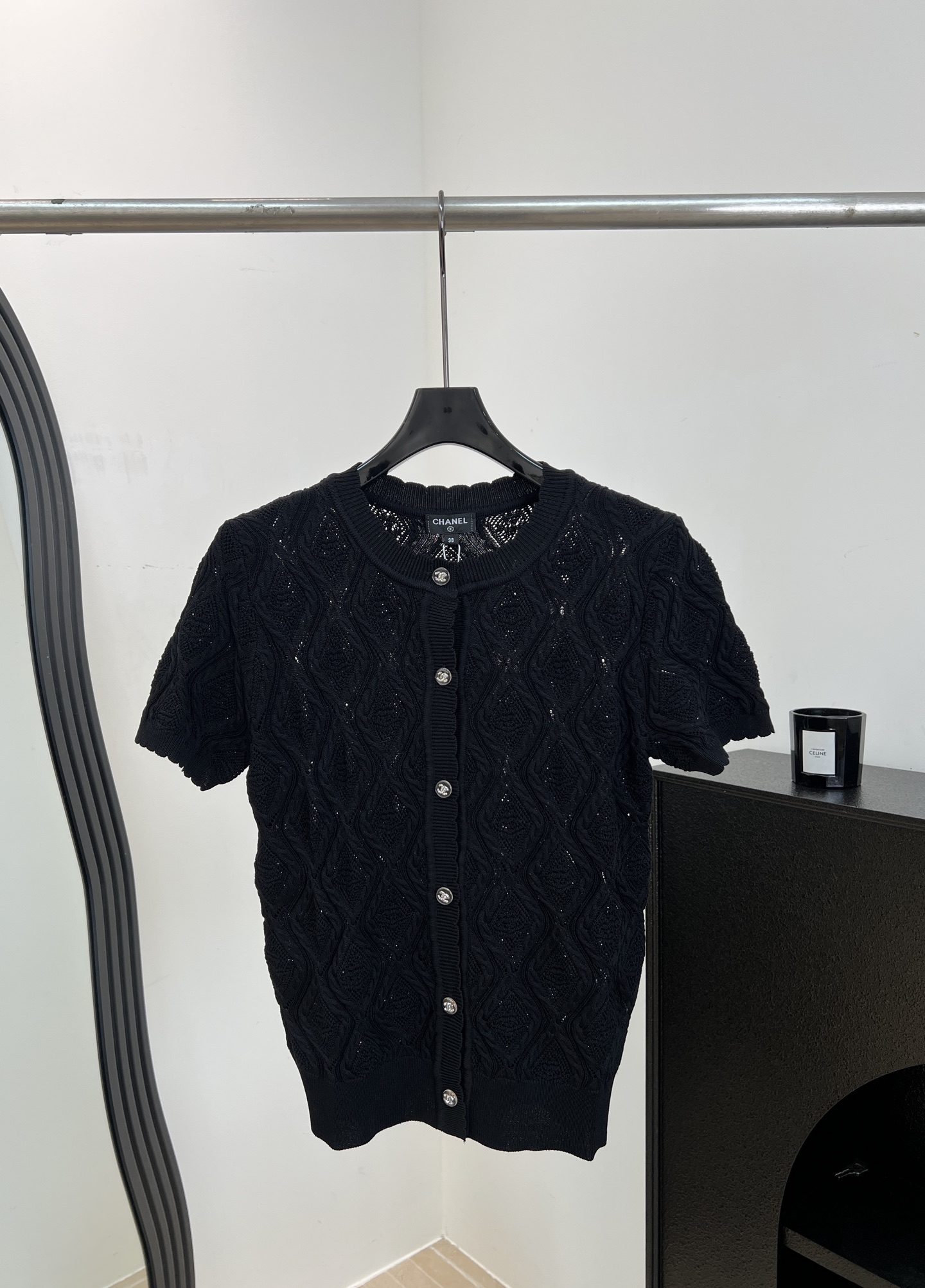 NO:886978,Chane* new spring and summer style hollow knitted short-sleeved cardigan, made of Tencel cotton blended texture, hollow design, breathable and light, round neck + button placket, super layered pattern, casual fit, size S M L,,chanel,T-shirt,19860909Chane* 春夏新款 镂空针织短袖开衫、采用天丝棉混纺肌理镂空设计、透气又轻盈、圆领+纽扣开襟、花纹超有层次感、休闲版型 码数S M L,,chanel,T-shirt,,Women's clothing