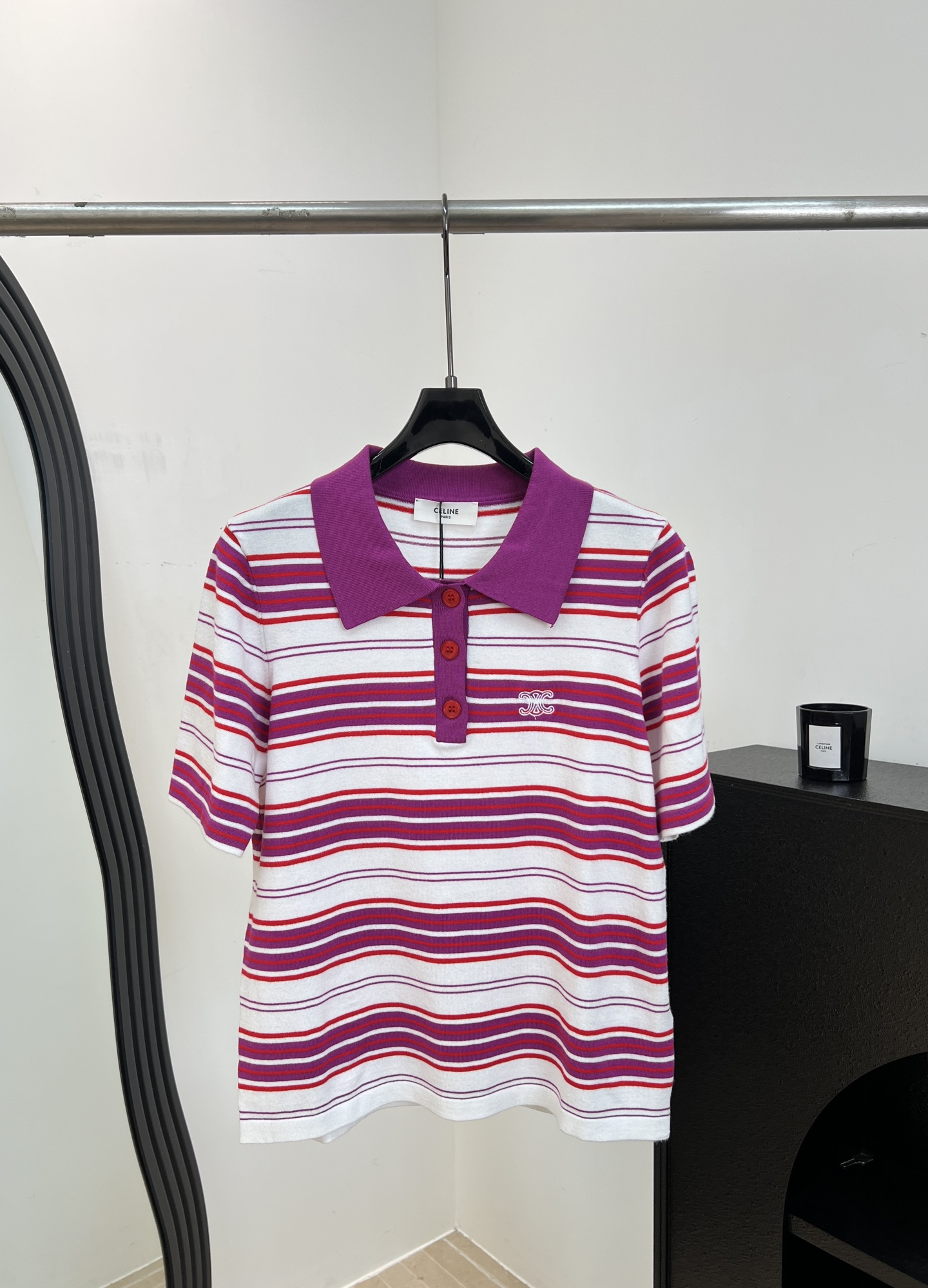NO:886943,Celin* new spring and summer style, purple striped short-sleeved Polo, light cotton blended knitted fabric, soft and skin-friendly and super breathable, purple-red and white stripes + lapel design, double C embroidery on the chest, casual fit, size S M L,,celine,T-shirt,19860909Celin* 春夏新款 紫色条纹短袖Polo、轻薄棉质混纺针织面料、柔软亲肤超透气、紫红白条纹+翻领设计、胸前双C刺绣、休闲版型 码数S M L,,celine,T-shirt,,Women's clothing