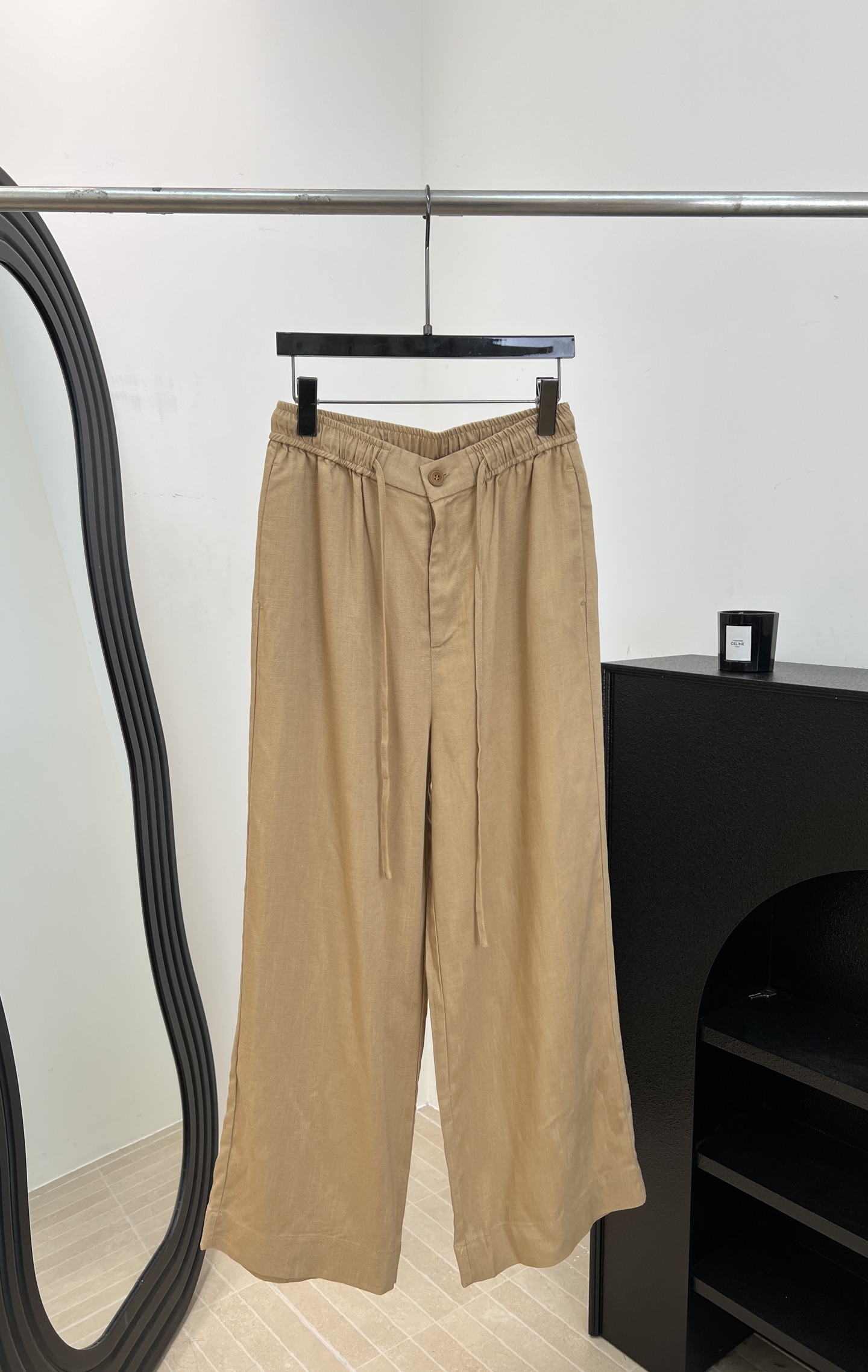 NO:886962,Ralph Laure* Ralph Lauren's new spring and summer khaki drawstring wide-leg pants, made of linen fabric, lightweight and breathable, high waist + drawstring design, modified waistline and wide legs to show leg length, casual fit, size S M L XL,, loro piana,19860909Ralph Laure* 拉夫劳伦 春夏新款 卡其色抽绳阔腿裤、采用亚麻面料、轻盈透气、高腰+抽绳设计、修饰腰线又阔腿显腿长、休闲版型 码数S M L XL,,loro piana,,Women's clothing