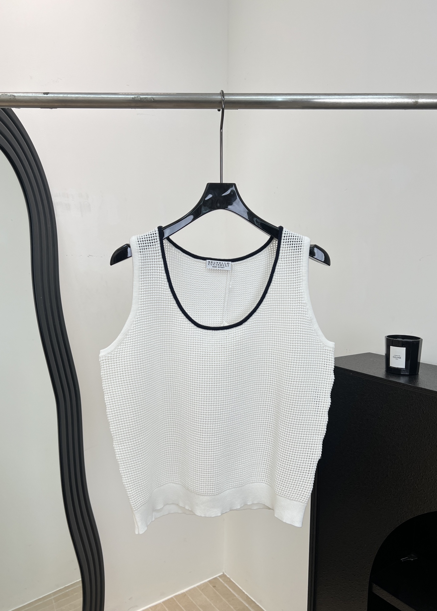 NO:889830,BC new spring and summer style hollow knitted vest, made of cotton and linen blended fabric, single pique mesh weave, breathable and comfortable, black piping U-shaped collar to modify the neck line, casual fit, size S M L,,19860909BC 春夏新款 镂空针织背心、采用棉麻混纺面料、单珠地网眼织法透气又舒适、黑色滚边U型领修饰颈部线条、休闲版型 码数S M L,,,Women's clothing