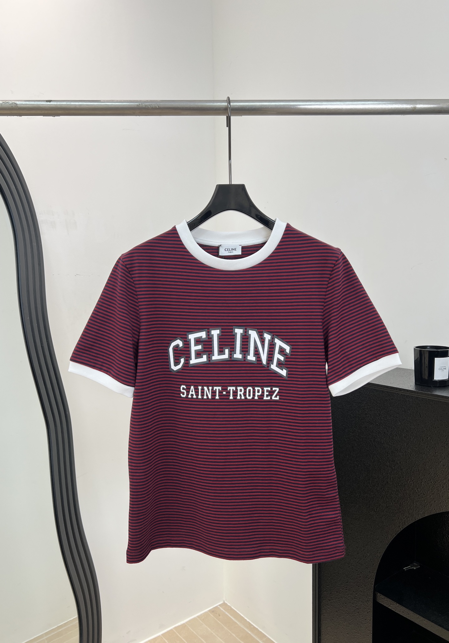 NO:892773,Celin* new spring and summer style burgundy striped short-sleeved T-shirt, custom-dyed cotton fabric, pinstripes + white edges, full of retro college style, 'CELINE SAINT-TROPEZ' letters on the chest, slightly loose fit, size S M L,,celine,saint laurent,T-shirt,tees,t-shirt,19860909Celin* 春夏新款 酒红条纹短袖T恤、定染棉质面料、细条纹+白色边、复古学院风满满、胸前“CELINE SAINT-TROPEZ”字母、微宽松版型 码数S M L,,celine,saint laurent,T-shirt,tees，t-shirt,,Women's clothing