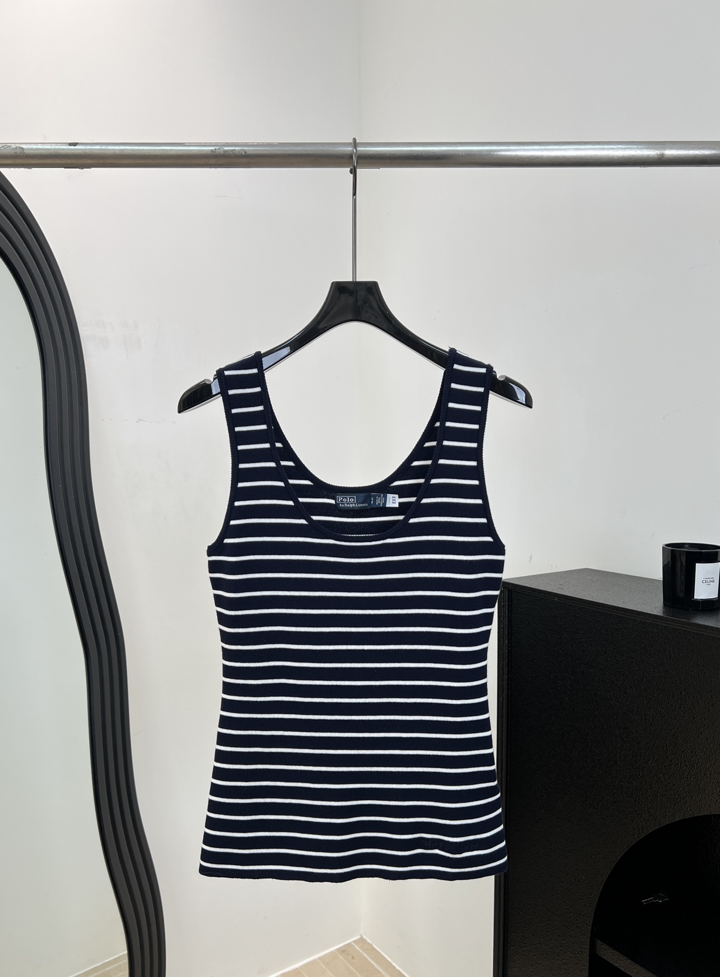 NO:892789,Ralph Laure* Navy striped knitted vest, classic American style, navy + white pinstripes, U-neck sleeveless design, slim fit, thin and breathable knitted fabric, casual fit, size S M L,,loro piana,19860909Ralph Laure* 拉夫劳伦 藏青条纹针织背心、经典美式风格、藏青+白色细条纹、U领无袖设计修身显瘦、针织面料轻薄透气、休闲版型 码数S M L,,loro piana,,Women's clothing