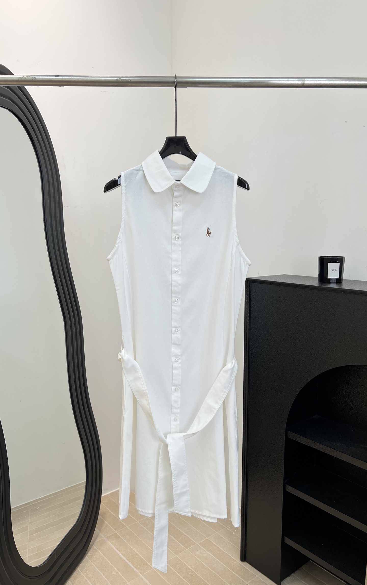 NO:893543,Ralph Laure* Lapel sleeveless shirt dress, classic sleeveless design, Oxford pure cotton fabric, pony embroidery, comes with the same color belt, waist slimming and easy optimization of body proportions, mid-length skirt length, casual fit, size S M L XL,, loro piana, skirts, shirts,19860909Ralph Laure* 拉夫劳伦 翻领无袖衬衫连衣裙、经典无袖设计、牛津纺纯棉面料、小马刺绣、自带同色腰带、收腰显瘦轻松优化身材比例、中长款裙长、休闲版型 码数S M L XL,,loro piana,skirts,shirts,,Women's clothing
