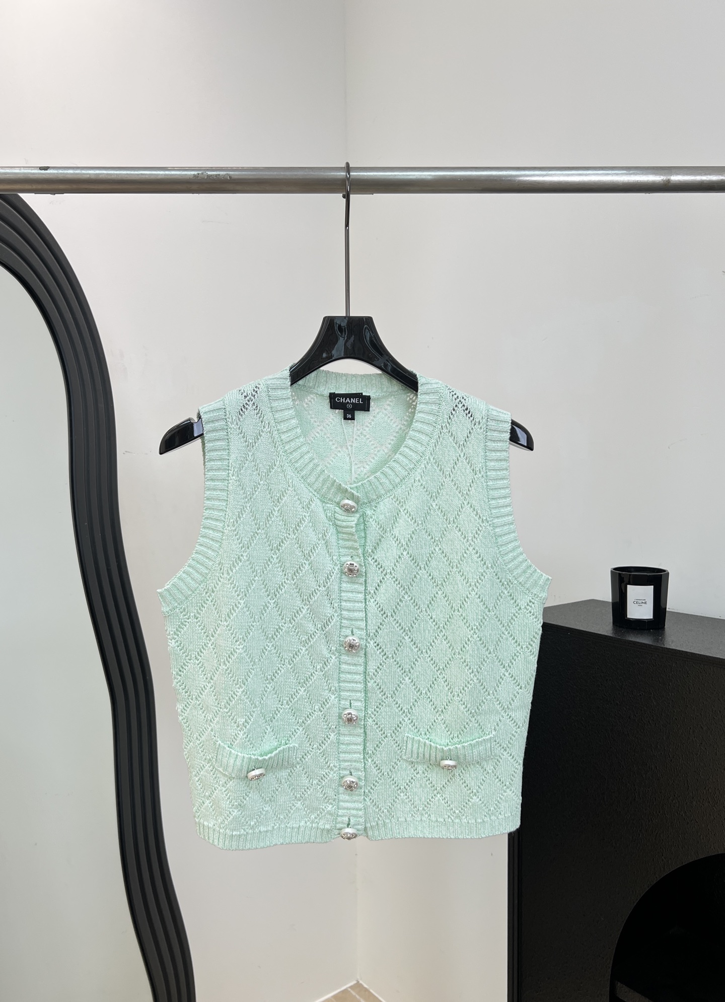 NO:911517,Chane* new spring and summer style green diamond knitted vest, made of soft knitted fabric, breathable and comfortable, sleeveless + single-breasted design, hollow diamond pattern, contrasting buttons, casual fit, size S M L,,chanel,19860909Chane* 春夏新款 绿菱格针织马甲、采用柔软针织面料、透气又舒适、无袖+单排扣设计、镂空菱格纹、撞色纽扣、休闲版型 码数S M L,,chanel,,Women's clothing