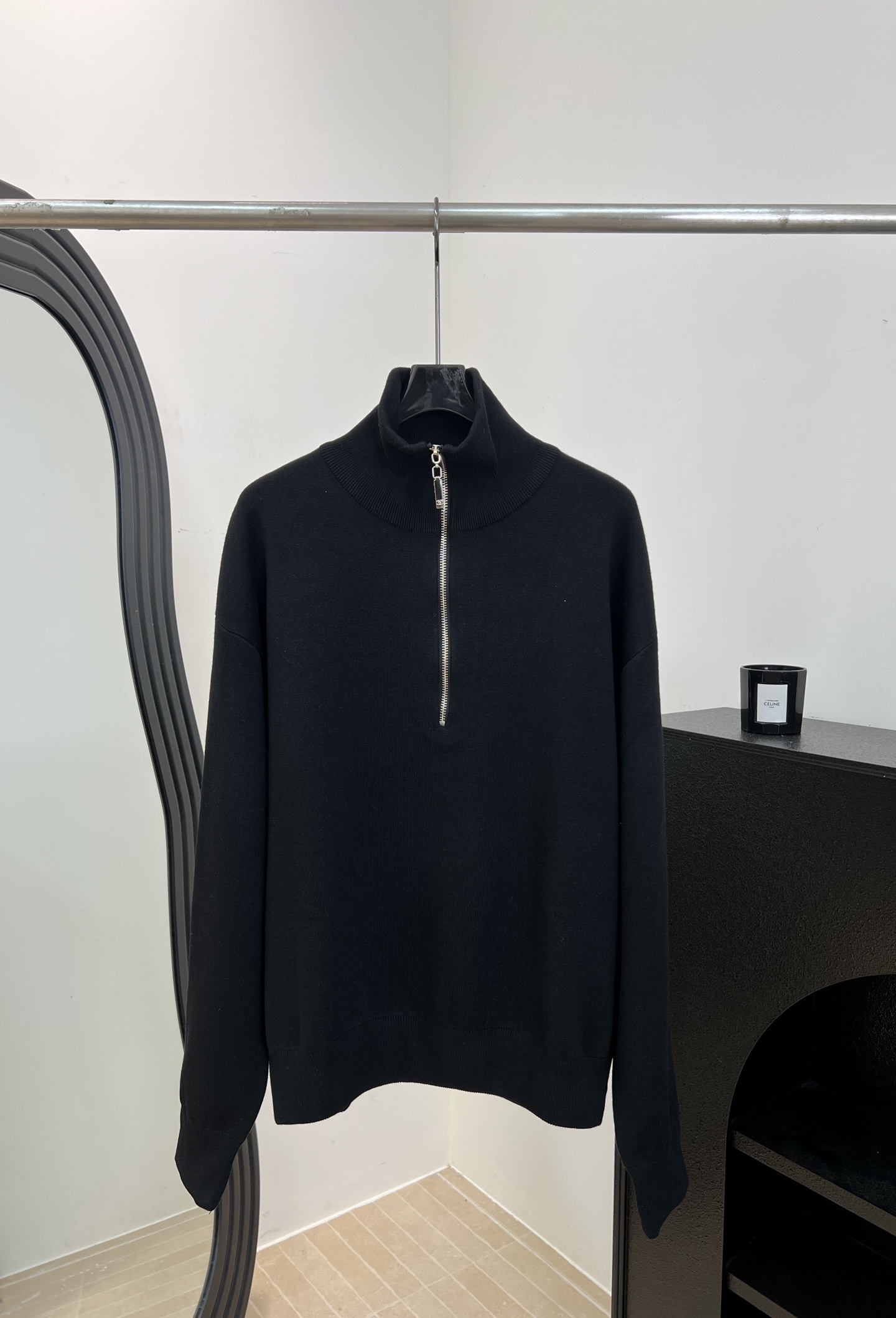 NO:911507,Chane* new autumn and winter half-zip knitted sweater, wool blend material is soft and comfortable, half-zip + lapel design, threaded cuffs and hem, loose fit, size S M L,,chanel,sweaters,19860909Chane* 秋冬新款 半拉链针织毛衣、羊毛混纺材质柔软舒适、半拉链+翻领设计、袖口和下摆螺纹收口、宽松版型 码数S M L,,chanel,sweaters,,Women's clothing