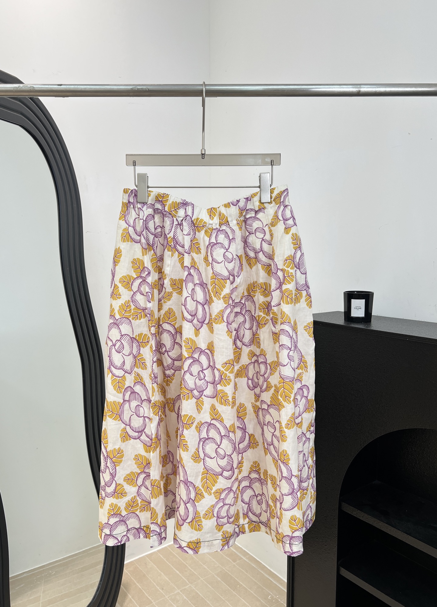 NO:911502,MARN* Spring and summer new model, printed mid-waist casual long skirt, ramie material is light and breathable, purple and yellow contrasting floral patterns, hand-painted feeling full of artistic atmosphere, elastic waist + A-line skirt, flattering figure and smart and elegant, casual version, size S M L,,marni,skirts,19860909MARN* 春夏新款 印花中腰休闲长裙、苎麻材质轻盈透气、紫黄撞色花卉图案、手绘感满满艺术氛围拉满、松紧腰+A字裙摆、修饰身材又灵动飘逸、休闲版型 码数S M L,,marni,skirts,,Women's clothing