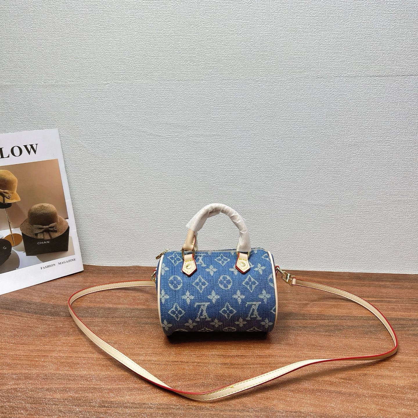 P200
三件套 lv
牛角包+枕头包+钱包 3件套组合

尺寸：大30x16cm，中16x13cm，小12x10cm.