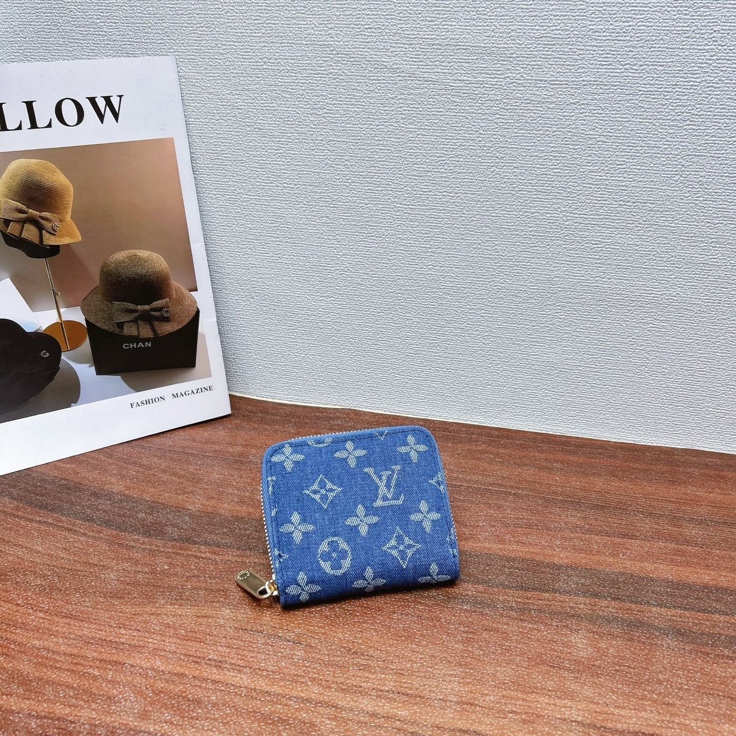 P200
三件套 lv
牛角包+枕头包+钱包 3件套组合

尺寸：大30x16cm，中16x13cm，小12x10cm.