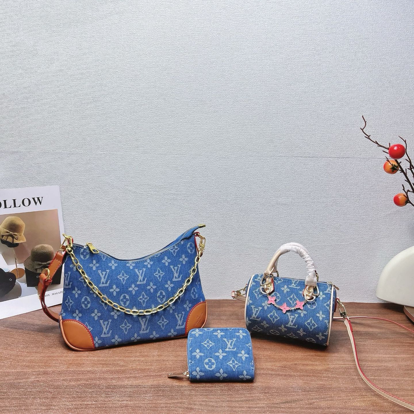 P200
三件套 lv
牛角包+枕头包+钱包 3件套组合

尺寸：大30x16cm，中16x13cm，小12x10cm.