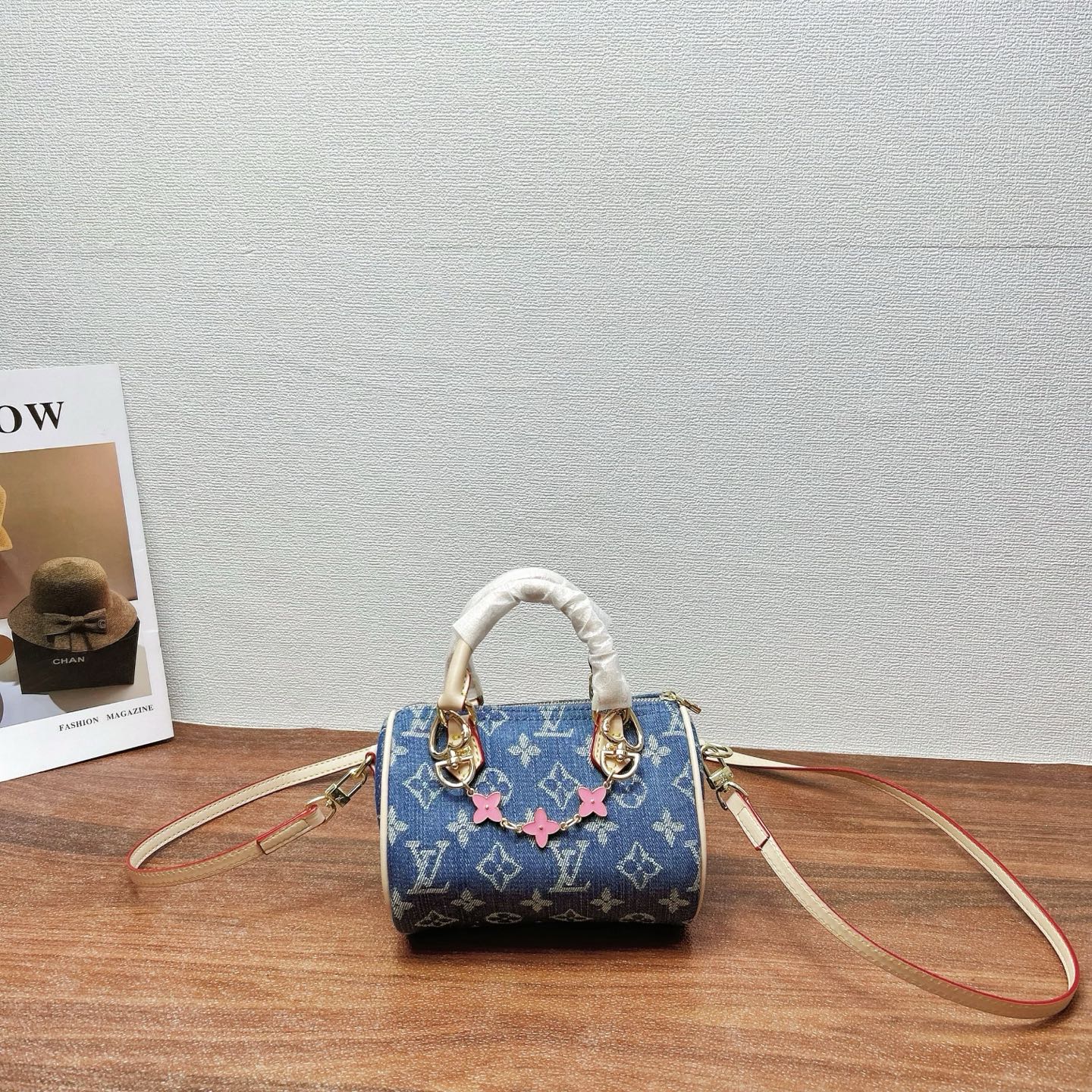 P200
三件套 lv
牛角包+枕头包+钱包 3件套组合

尺寸：大30x16cm，中16x13cm，小12x10cm.