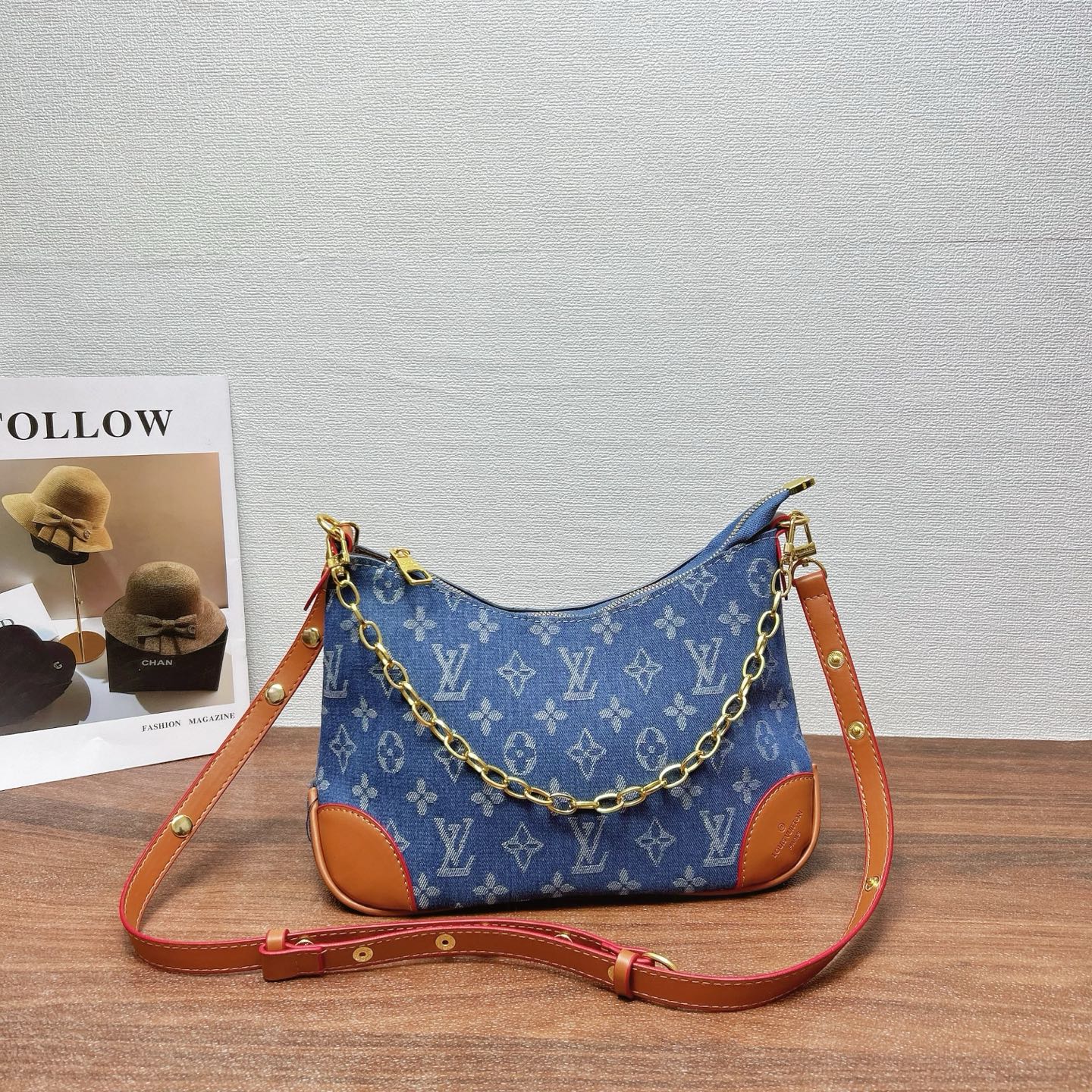P200
三件套 lv
牛角包+枕头包+钱包 3件套组合

尺寸：大30x16cm，中16x13cm，小12x10cm.