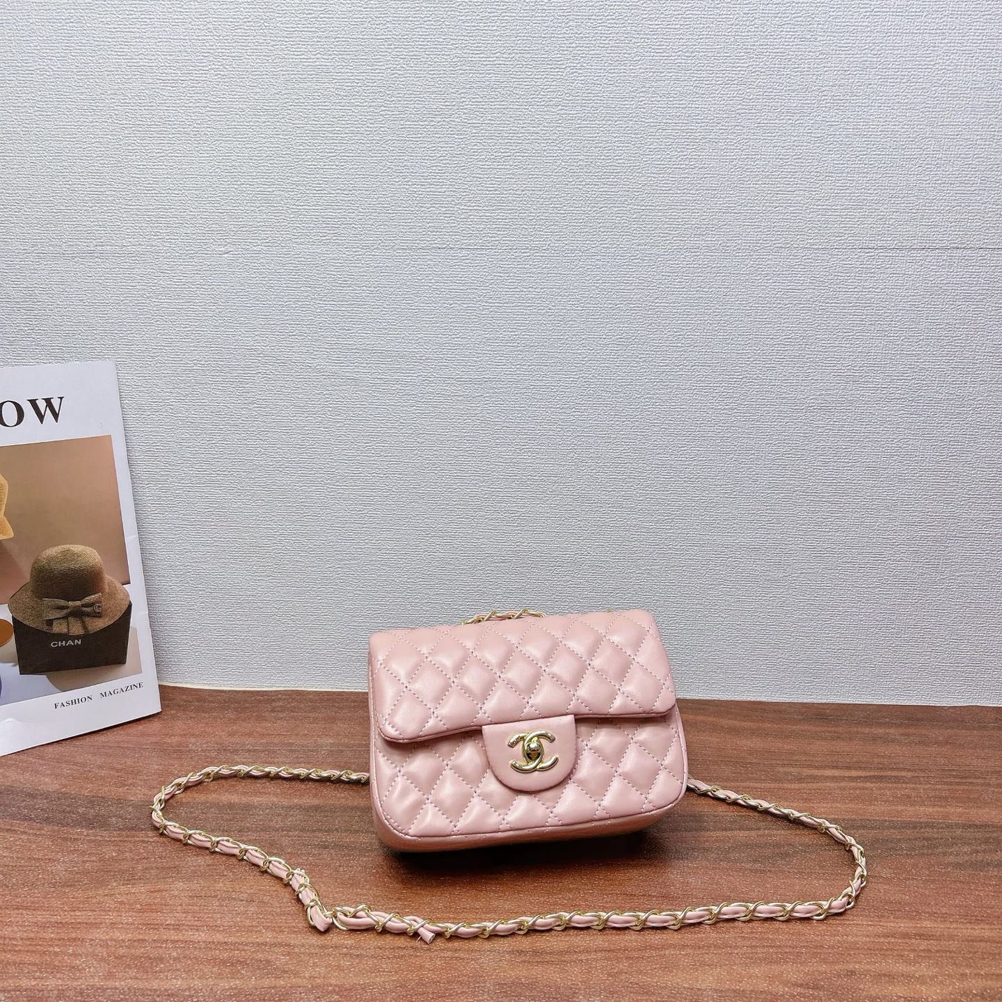P200
三件套 香奈儿 Chanel

腋下托特包+方胖子+钱包 3件套组合

尺寸：大43x29cm，中19x14cm，小20x11cm.