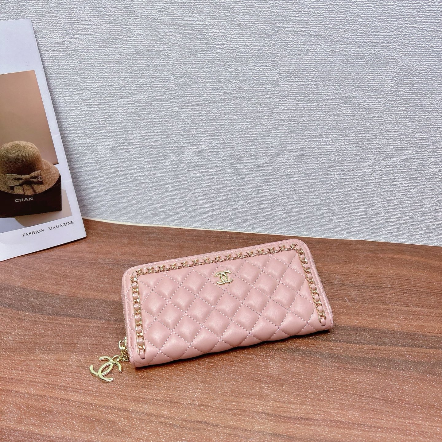 P200
三件套 香奈儿 Chanel

腋下托特包+方胖子+钱包 3件套组合

尺寸：大43x29cm，中19x14cm，小20x11cm.