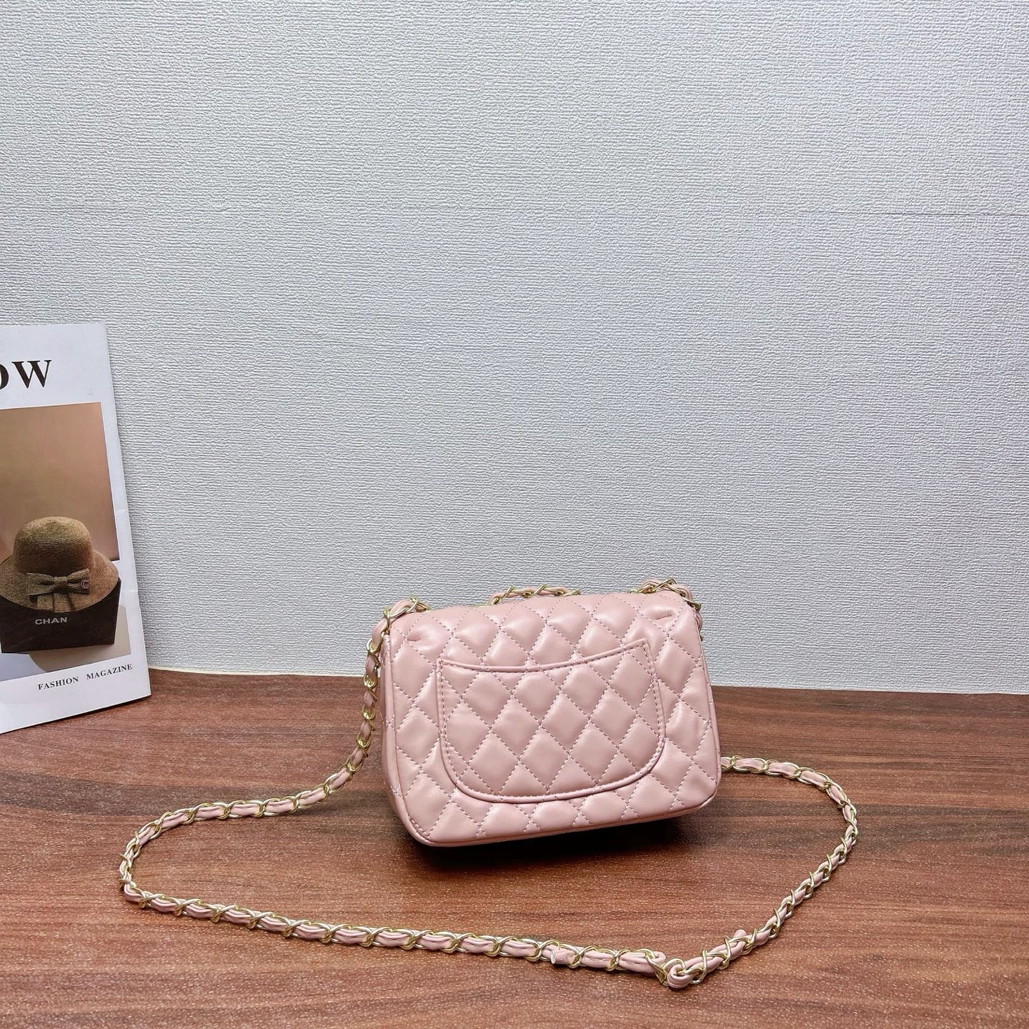 P200
三件套 香奈儿 Chanel

腋下托特包+方胖子+钱包 3件套组合

尺寸：大43x29cm，中19x14cm，小20x11cm.