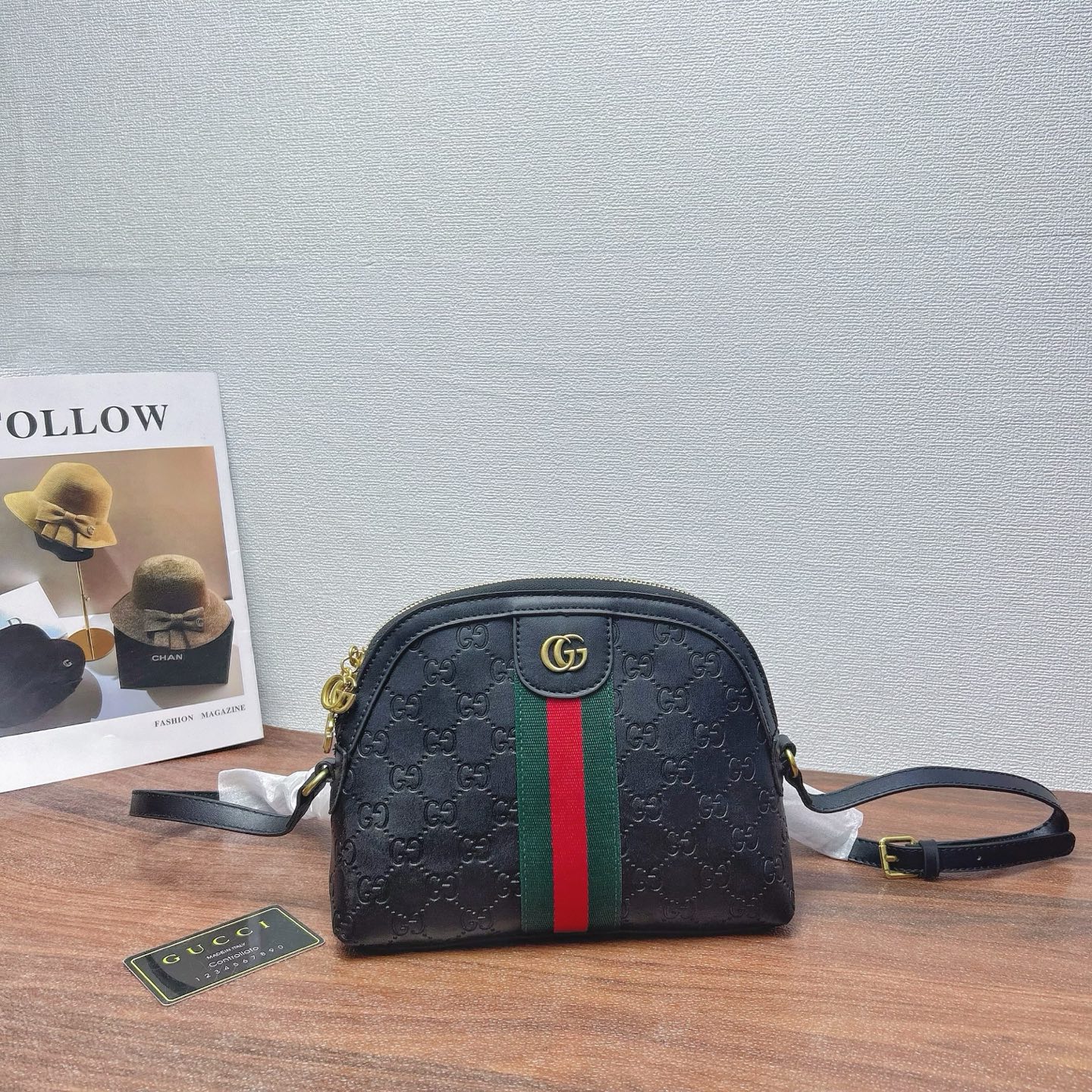 P200
三件套 古驰 gucci
手提托特包+贝壳包+钱包 3件套组合

尺寸：大30x25cm，中23x19cm，小20x10cm.