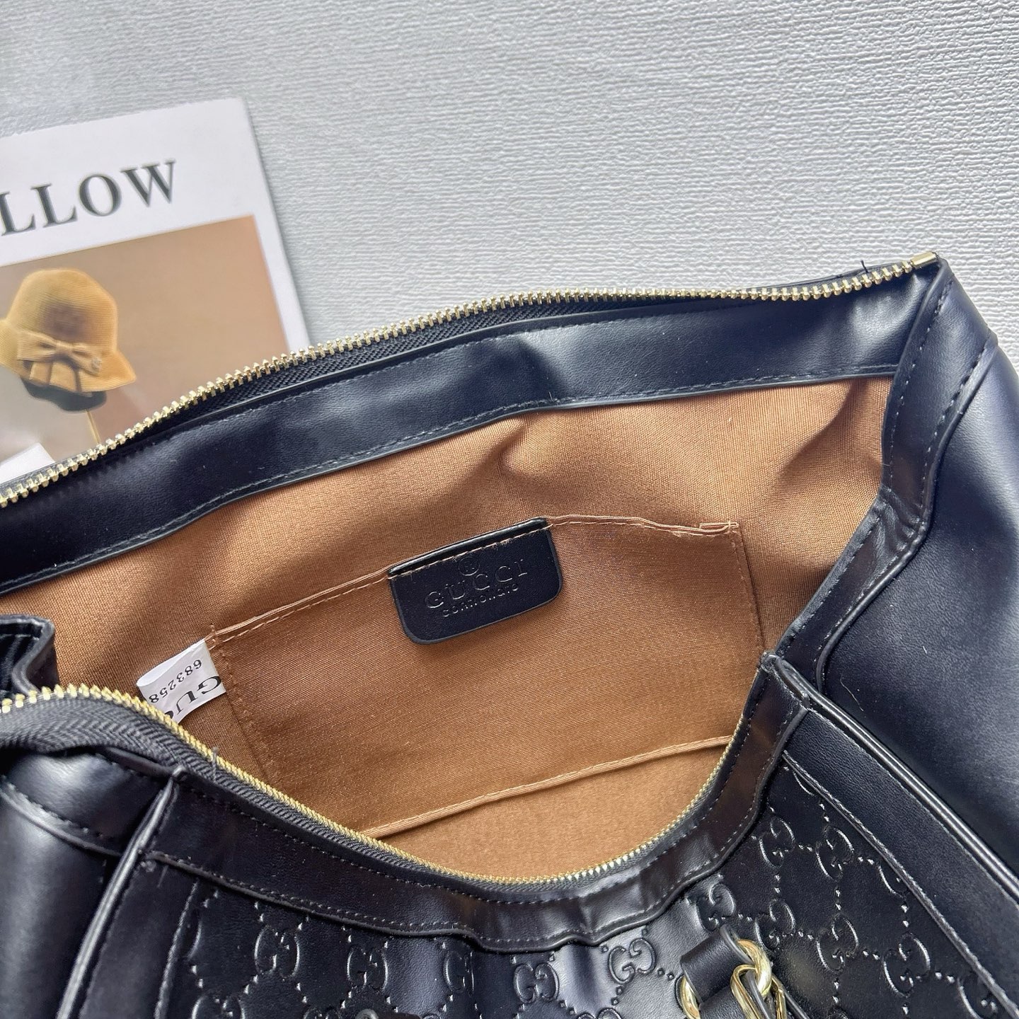 P200
三件套 古驰 gucci
手提托特包+贝壳包+钱包 3件套组合

尺寸：大30x25cm，中23x19cm，小20x10cm.